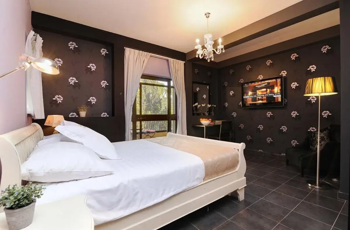 Photo of the whole room, Bed in Villa Carmel Boutique Hotel