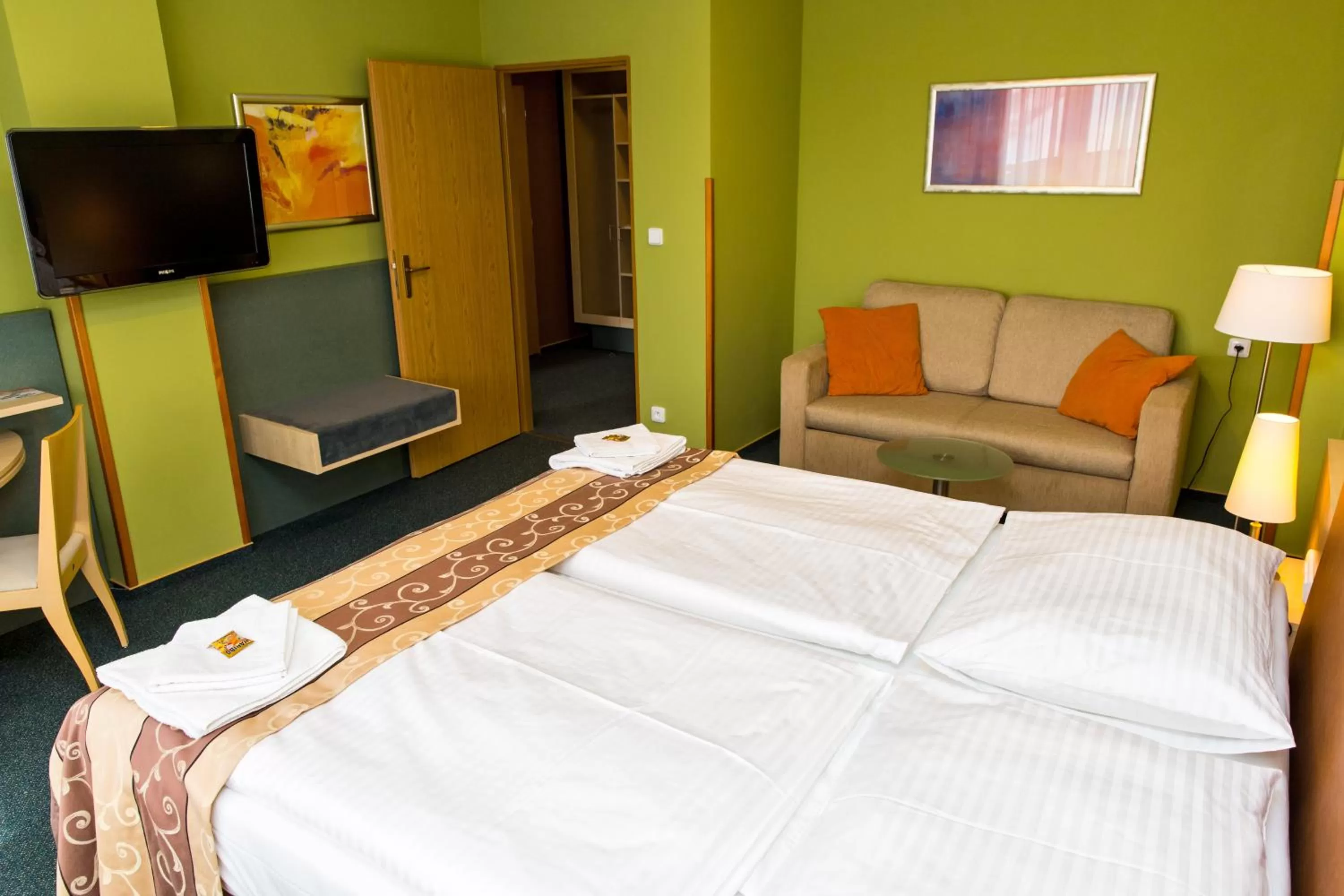 Bedroom, Bed in Hotel Rieger Garni