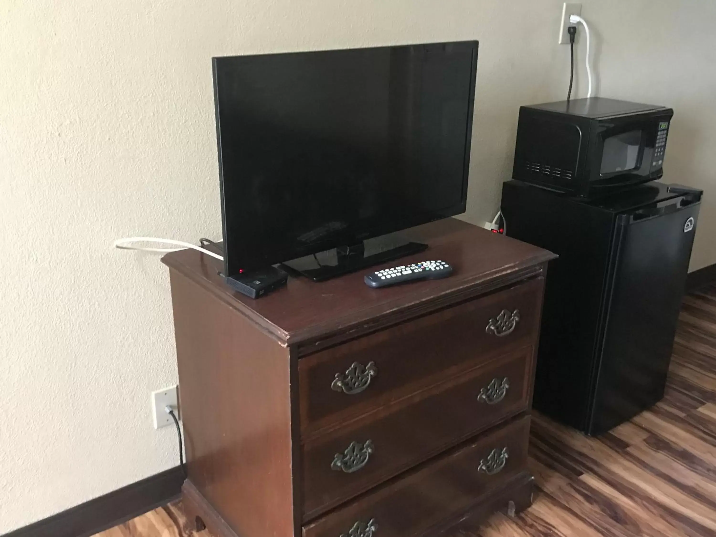 TV/Entertainment Center in Knights Inn Lumberton