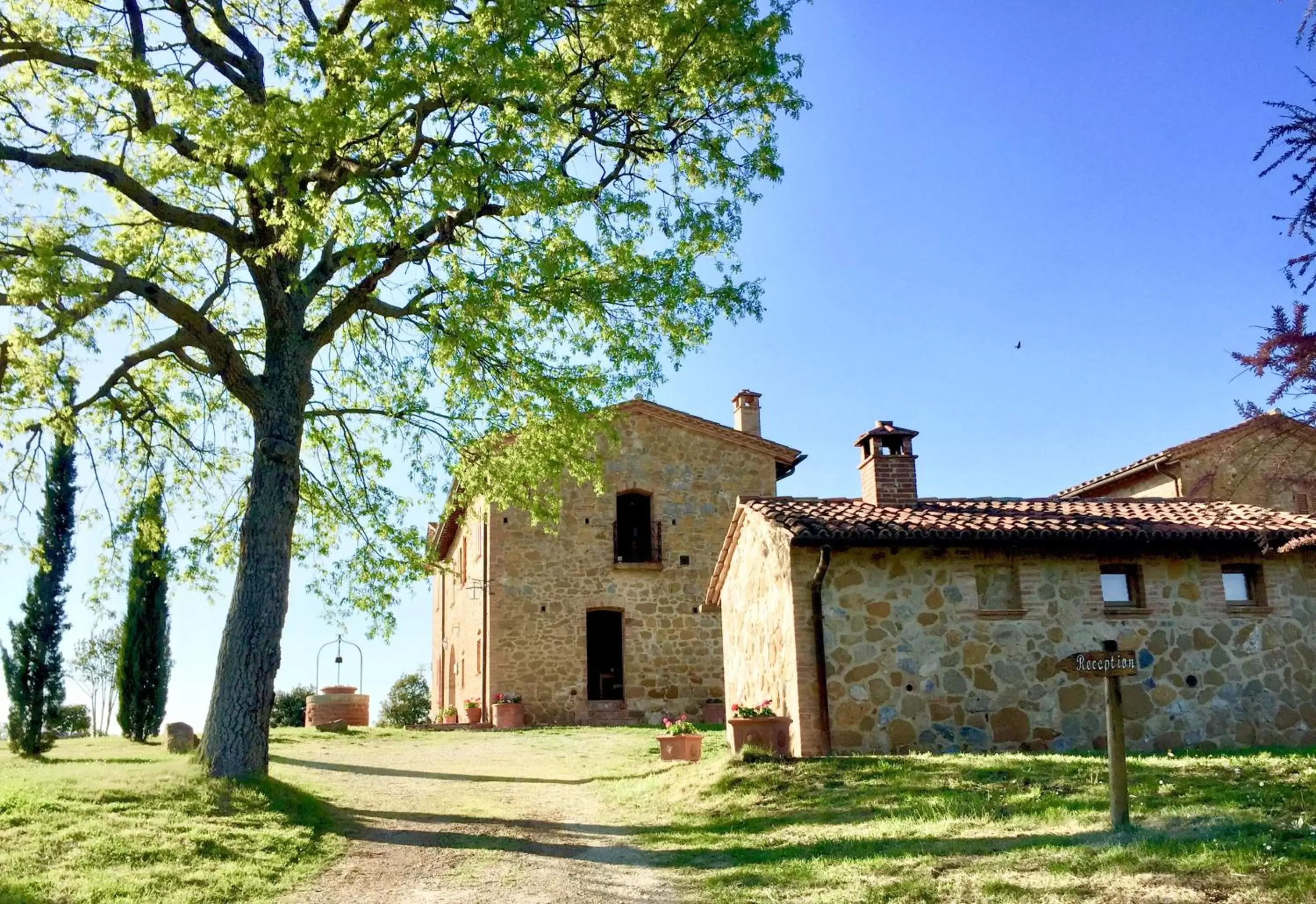 Facade/entrance, Property Building in Locanda Vesuna