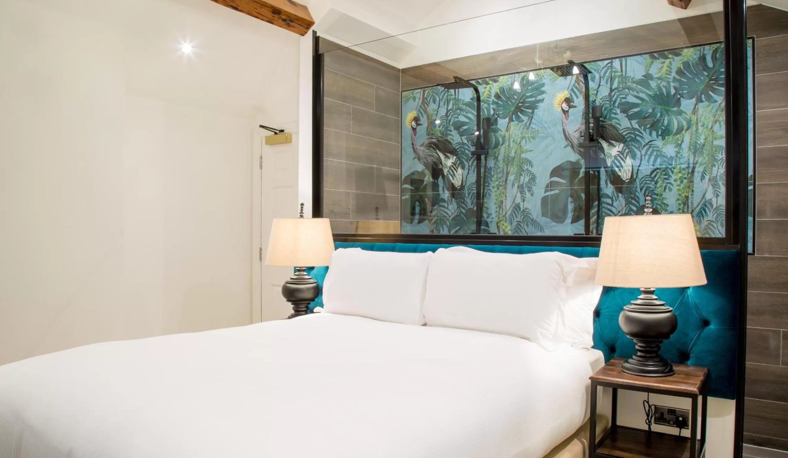 Shower, Bed in The Hotel Chester