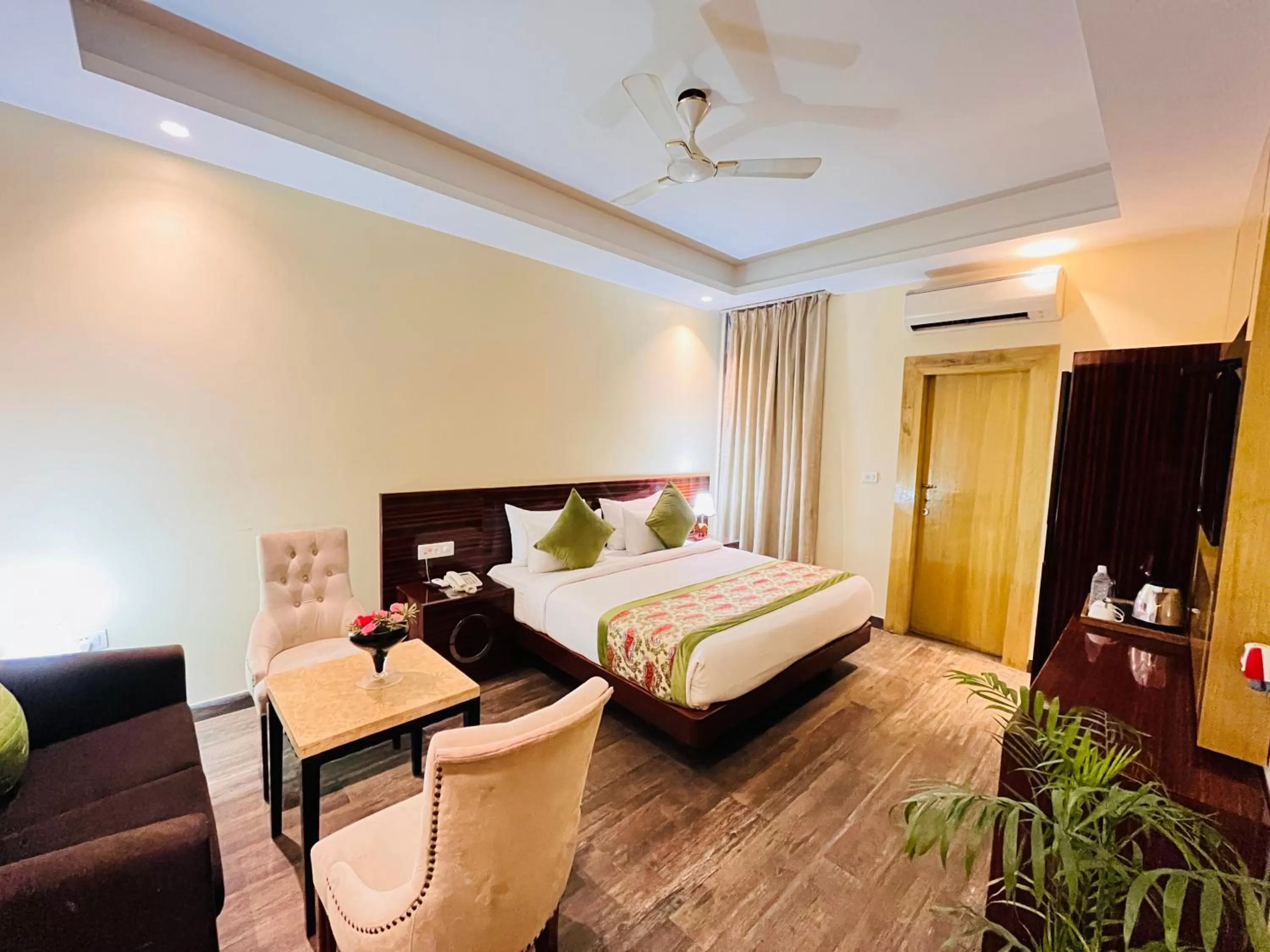Bed in Hotel Banz near Delhi Airport