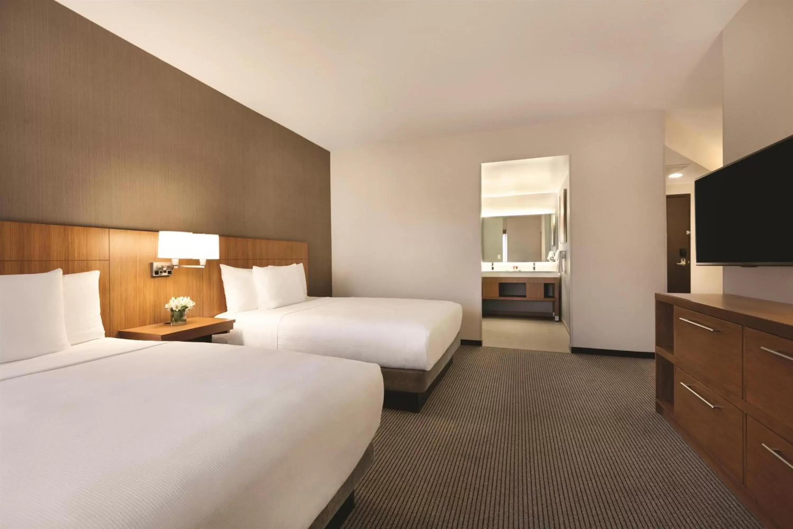 Queen Room with Two Queen Beds, Sofa Bed and Accessible Tub in Hyatt Place at Anaheim Resort / Convention Center