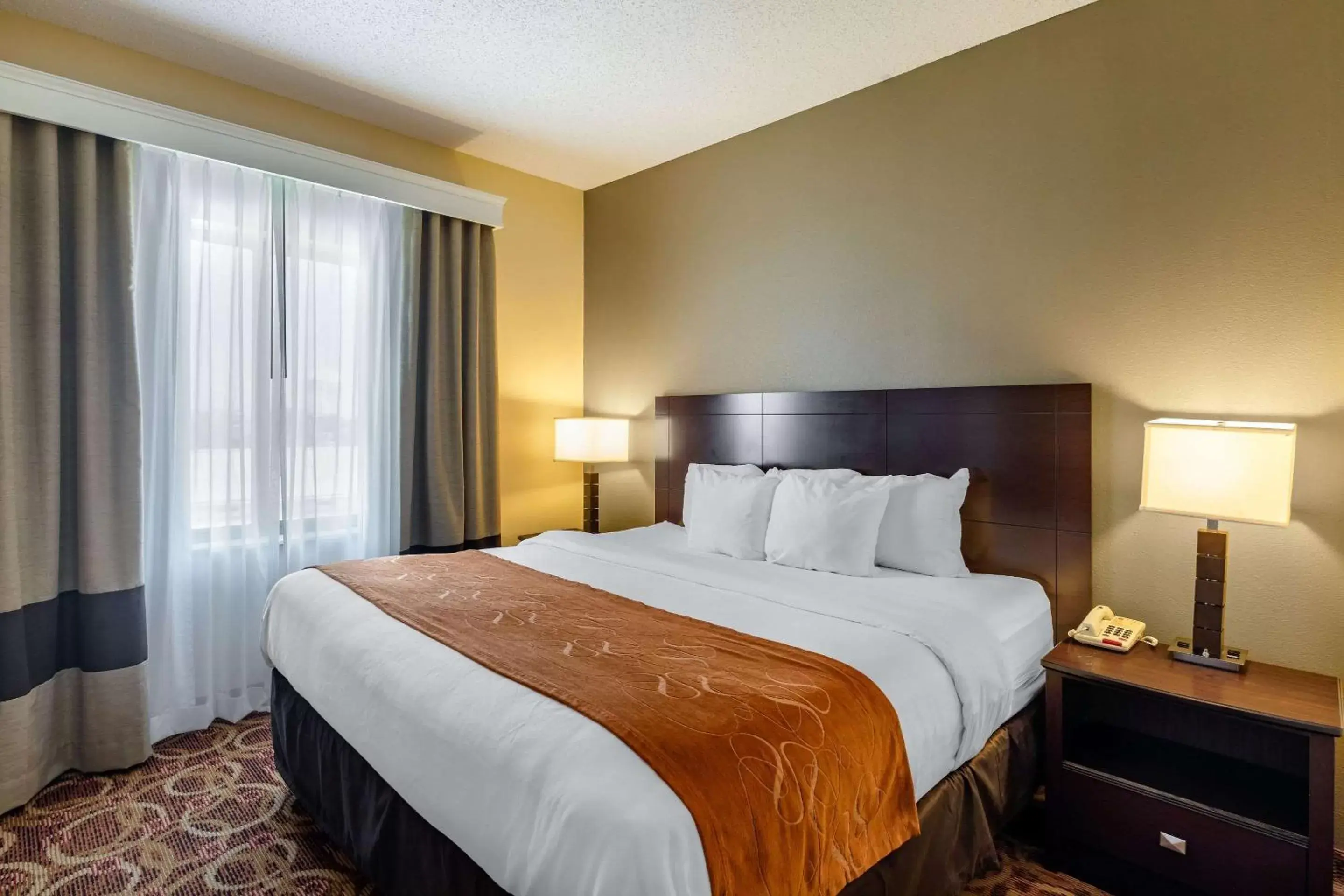 Photo of the whole room, Bed in Comfort Suites McKinney-Allen