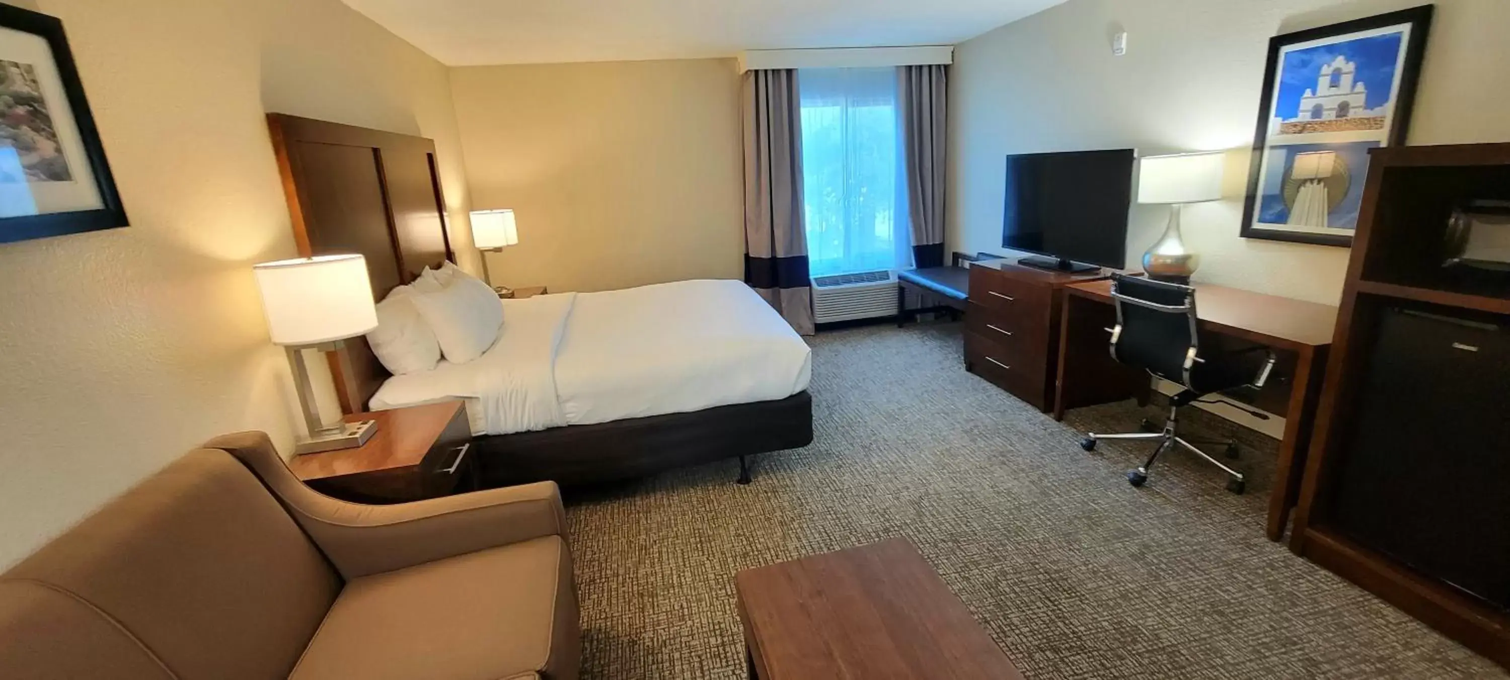 Photo of the whole room in Comfort Inn & Suites San Antonio Airport