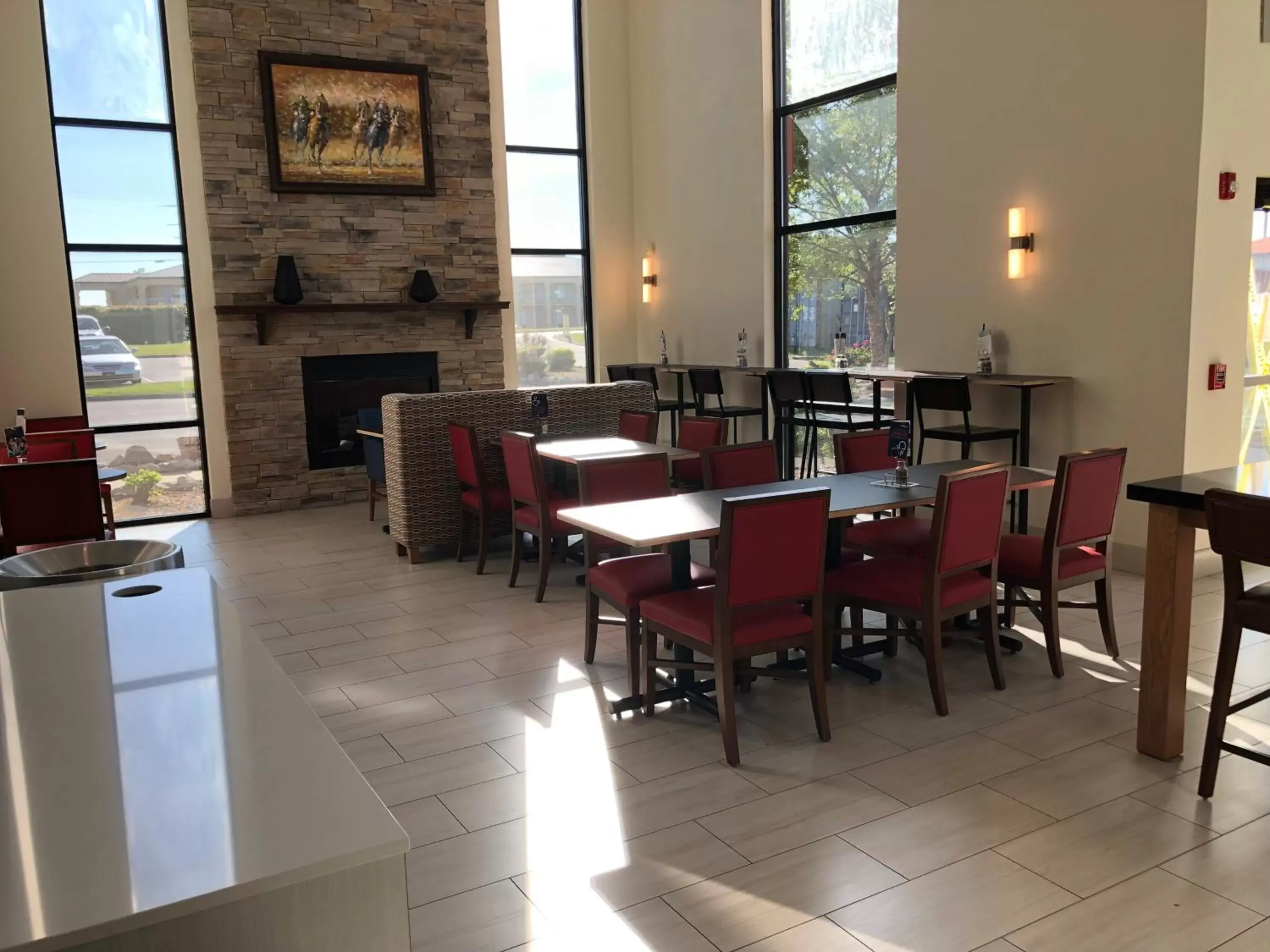 Restaurant/Places to Eat in Holiday Inn Express Hotel & Suites Franklin, an IHG Hotel