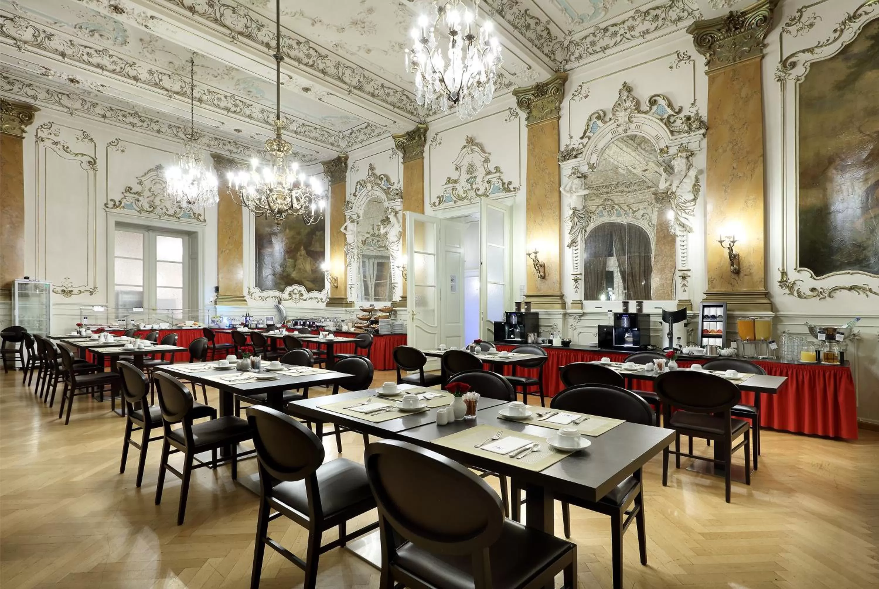 Lounge or bar in Eurostars Park Hotel Maximilian