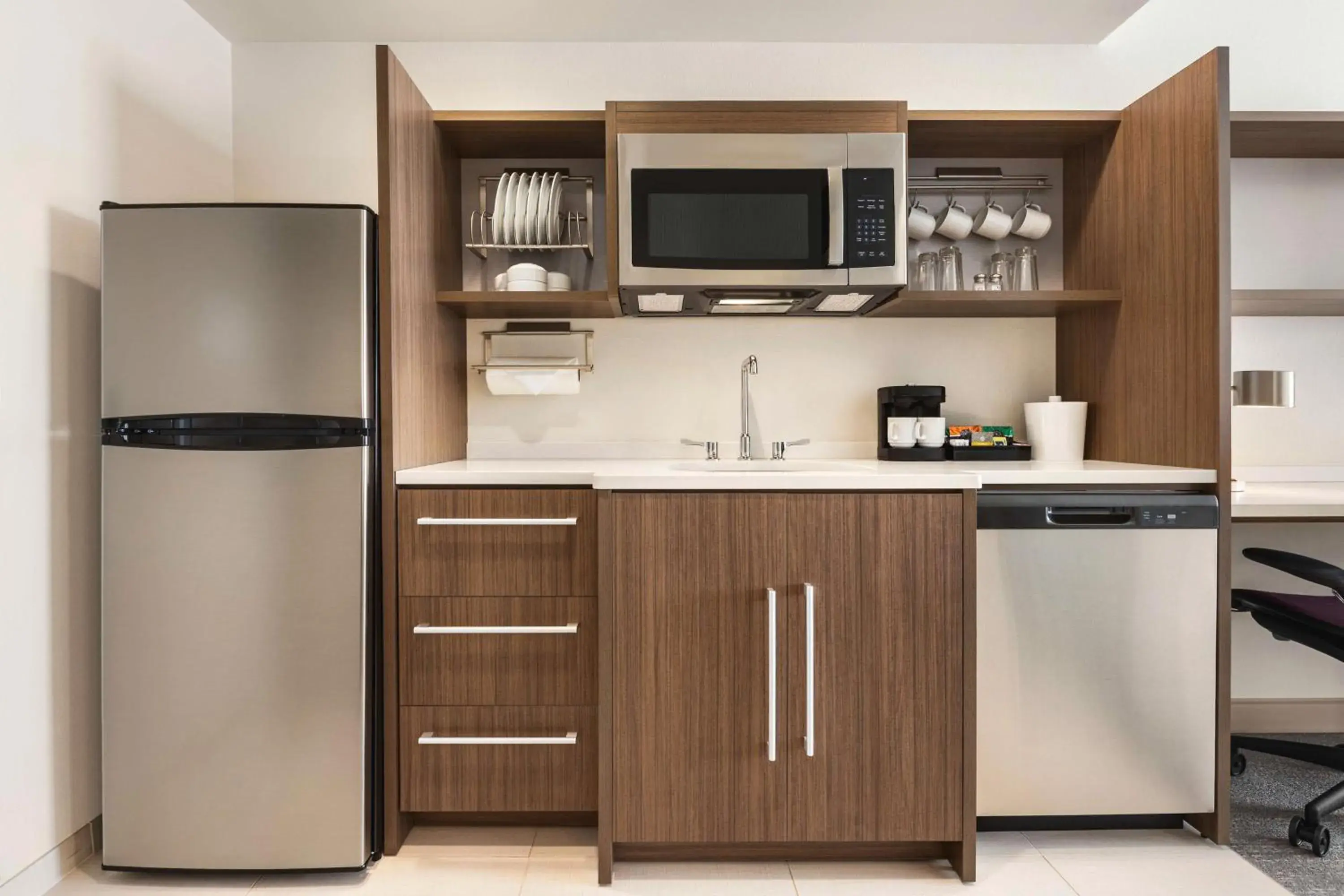 Kitchen or kitchenette, Kitchen/Kitchenette in Home2 Suites By Hilton Leesburg, Va