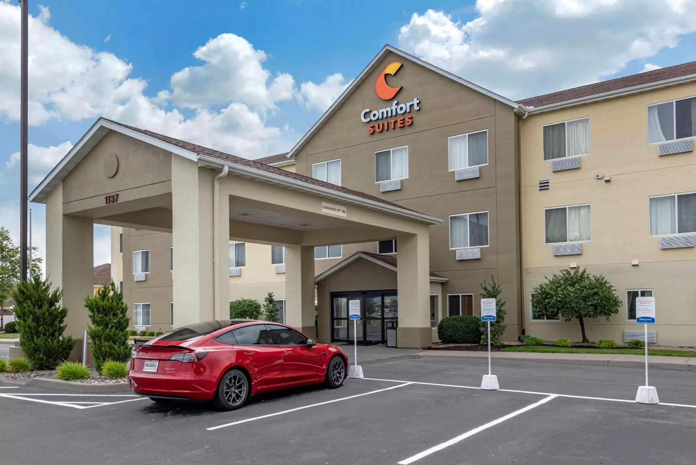 Property building in Comfort Suites Auburn near I-69