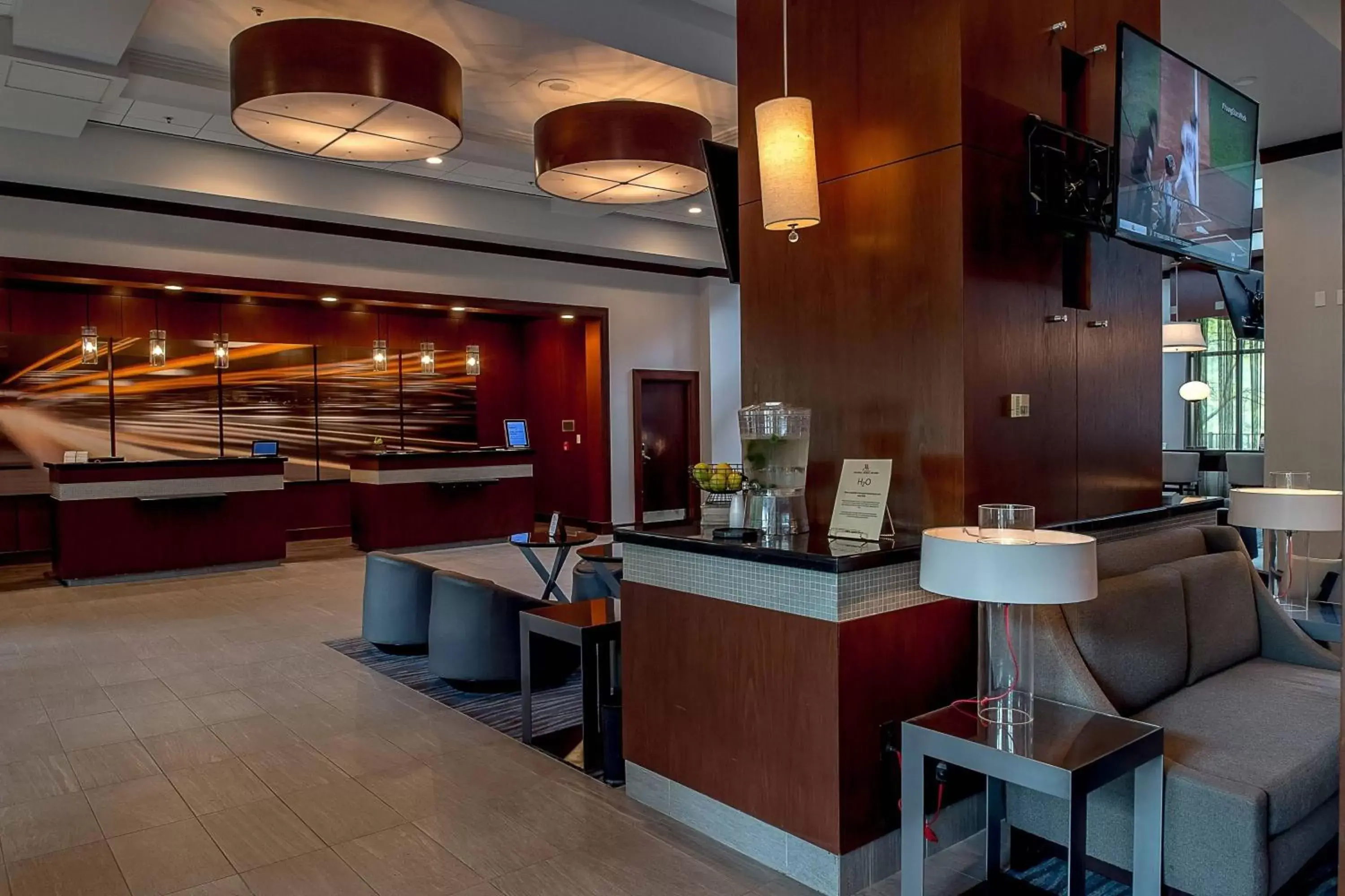 Lobby or reception in Marriott St. Louis West