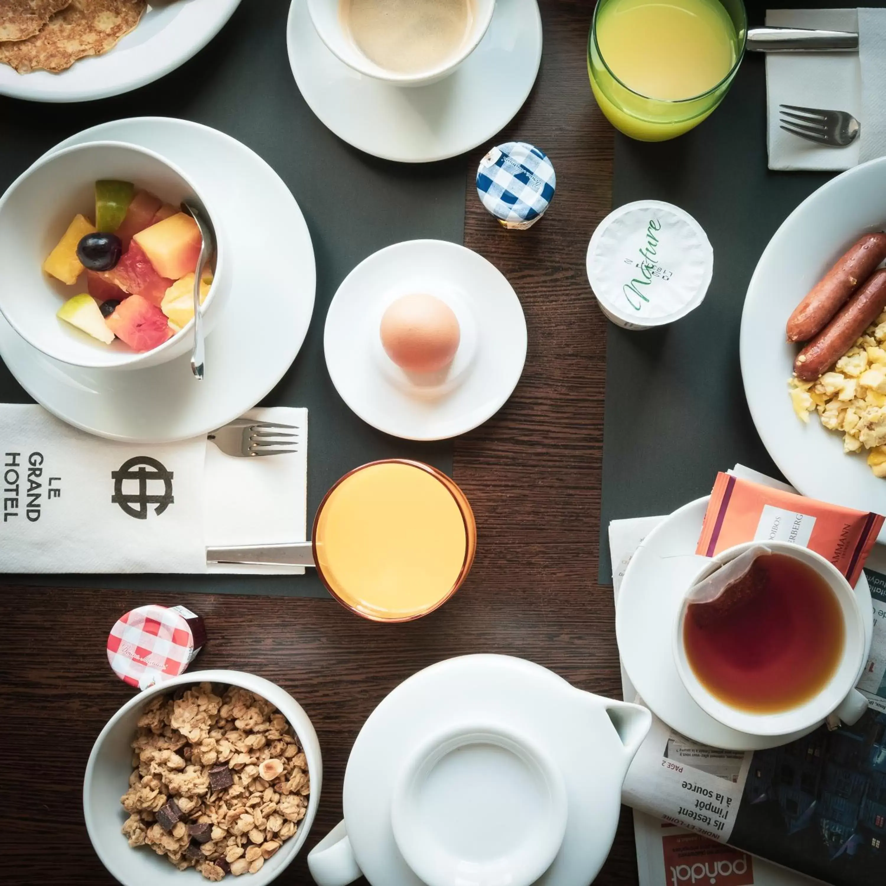 People, Breakfast in Le Grand Hotel