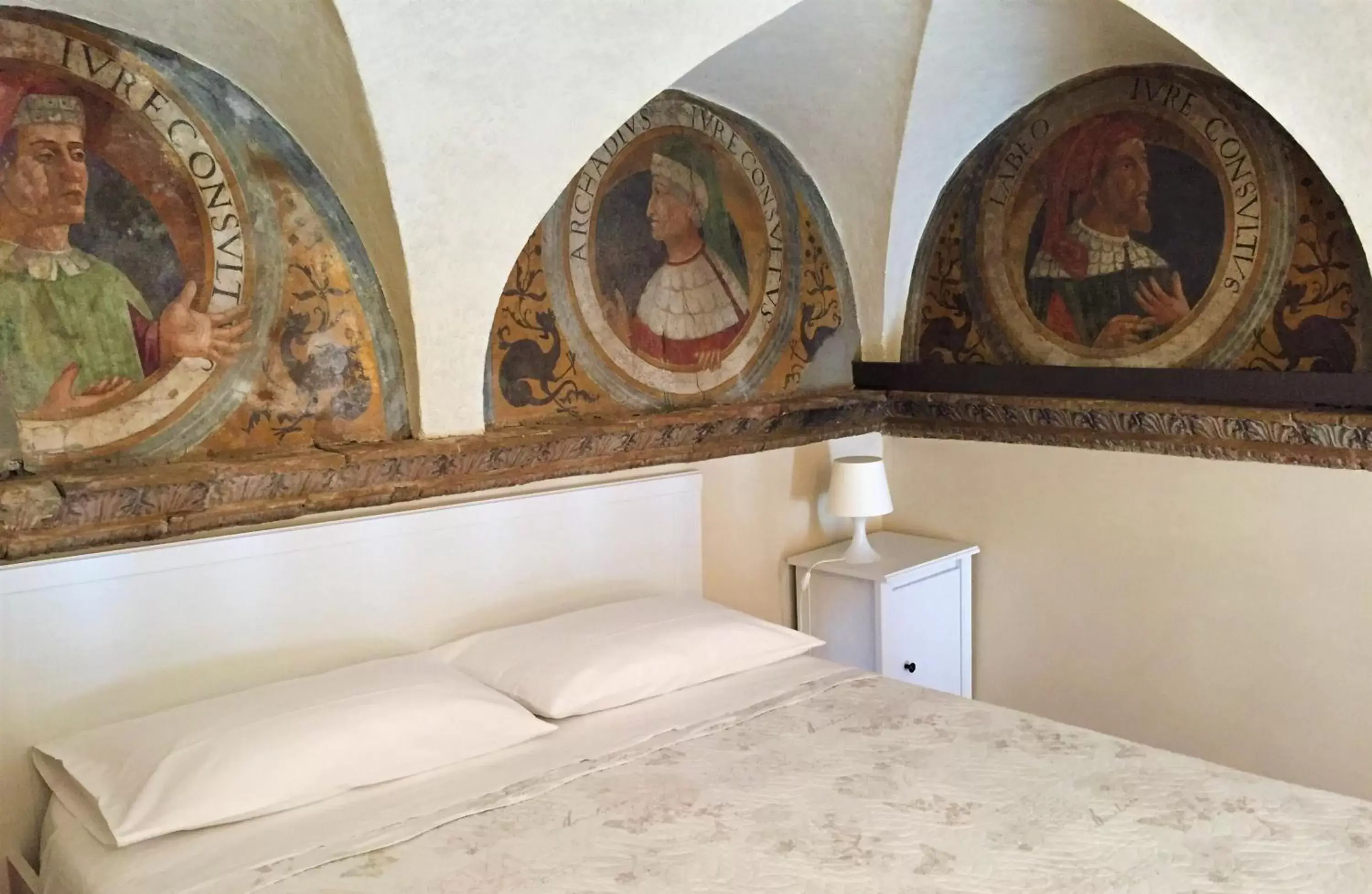 Bed in Bramantesco