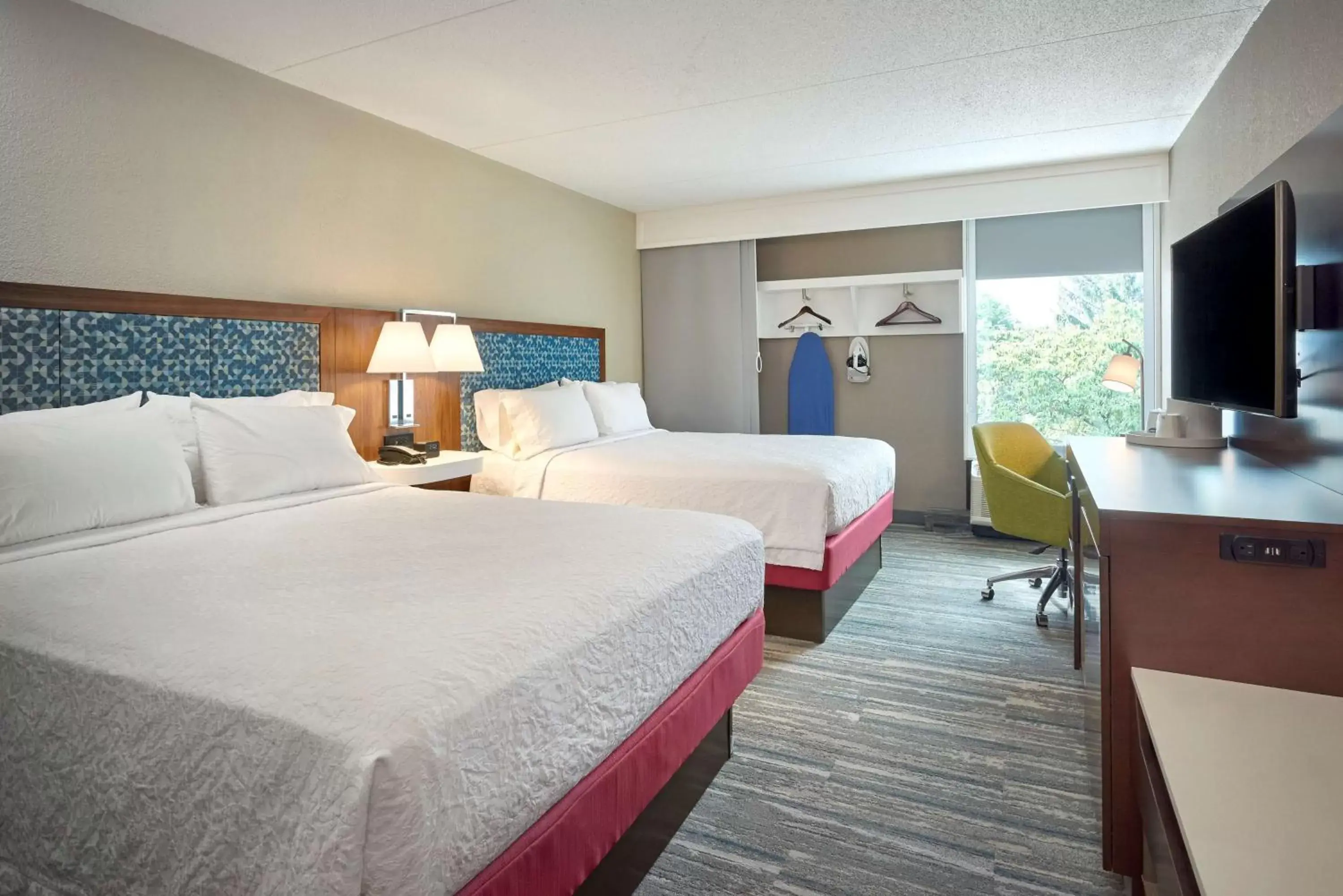 Bed in Hampton Inn by Hilton Harrisburg West