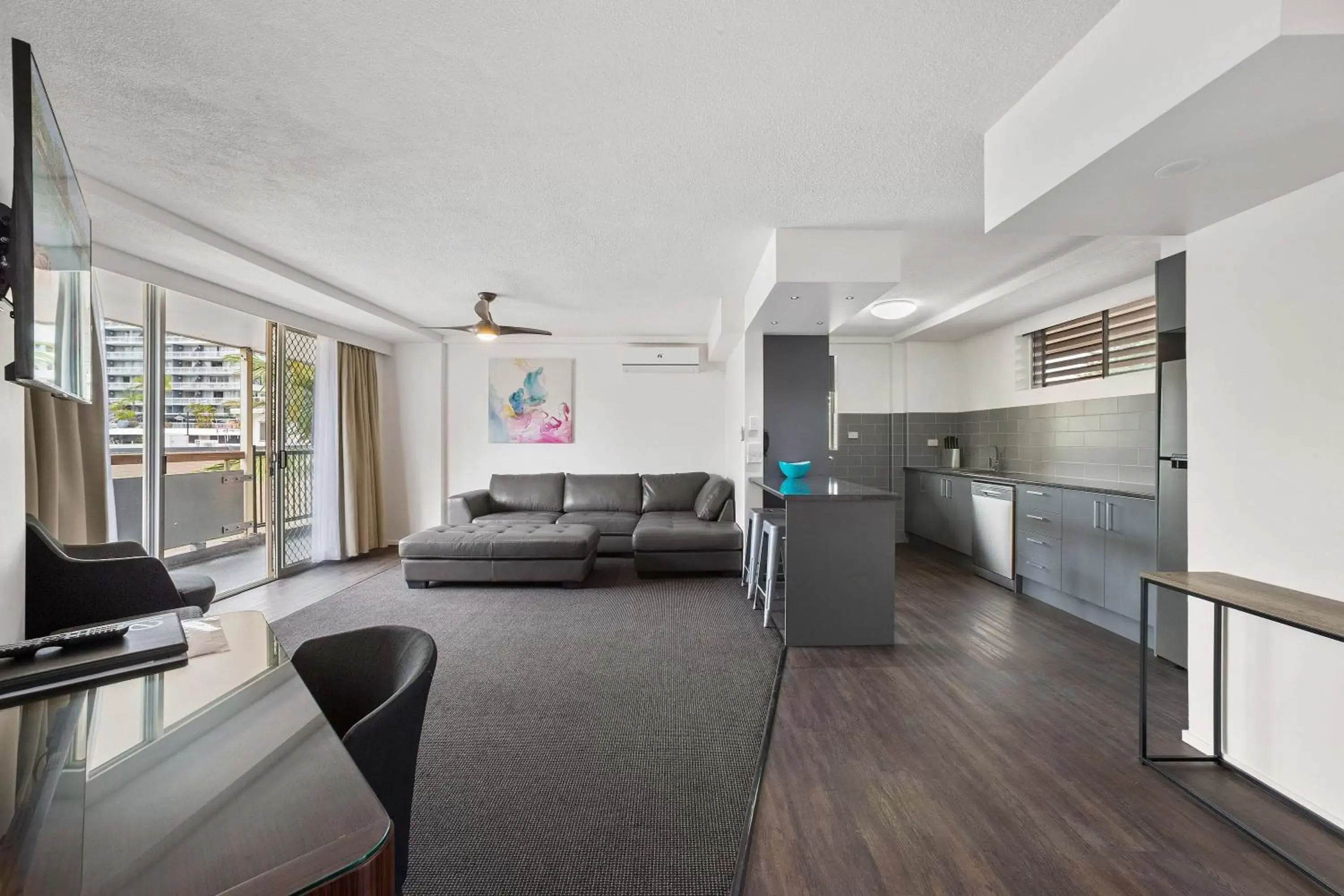 Kitchen or kitchenette, Seating Area in El Motor Inn