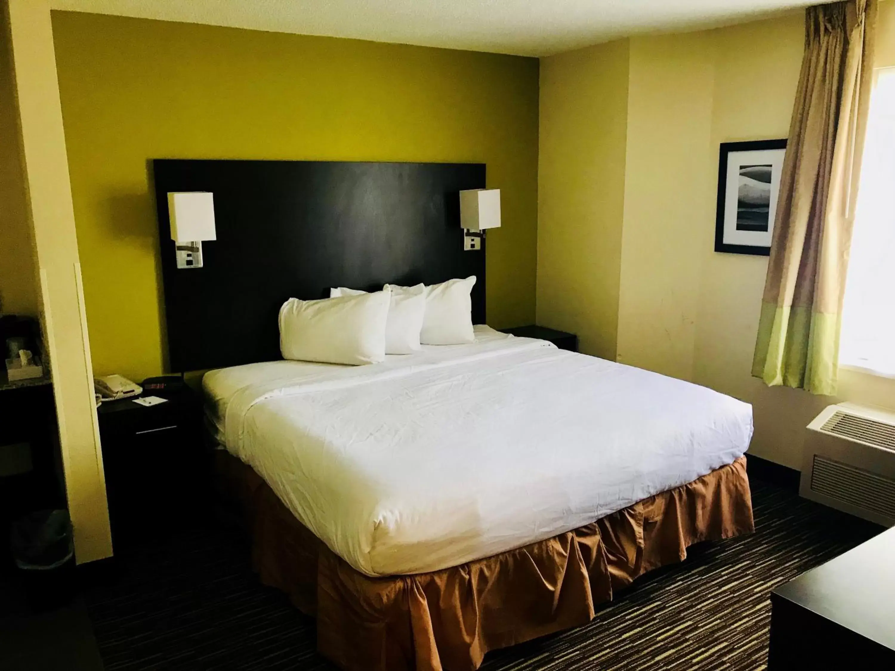 Bed in Baymont by Wyndham Newark at University of Delaware Bed in Baymont by Wyndham Newark at University of Delaware