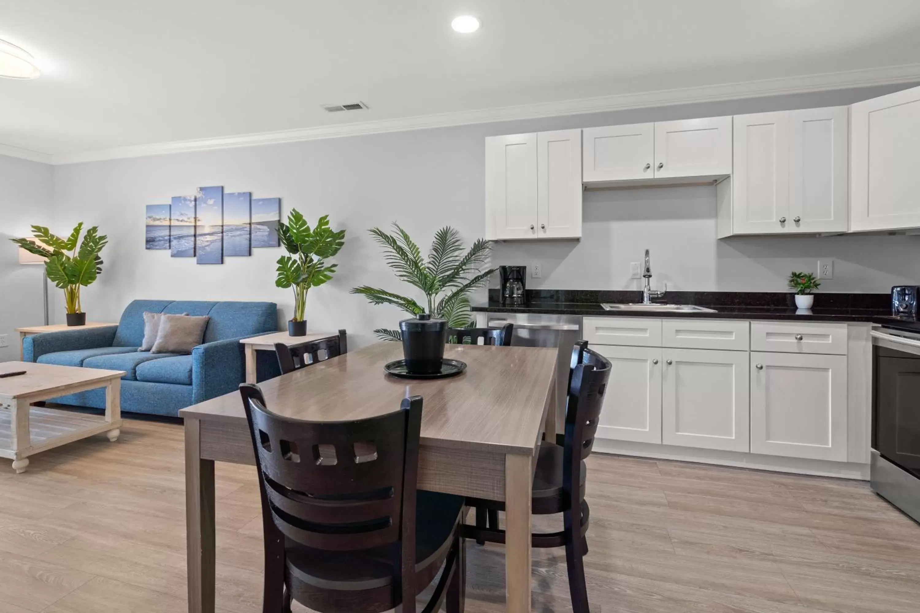 kitchen, Kitchen/Kitchenette in Ocean Escape Condos