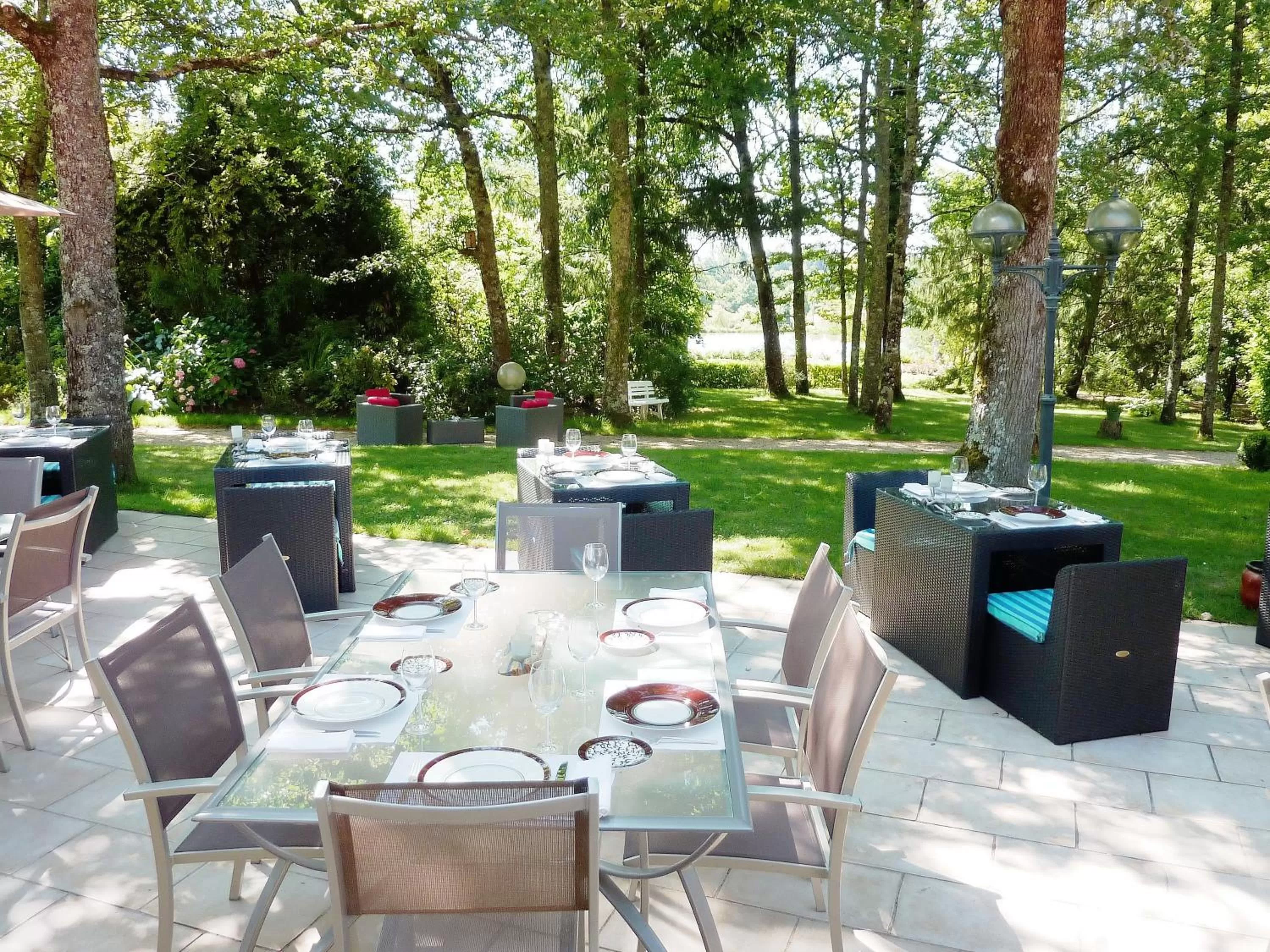 Patio in Les Chambres Lauryvan