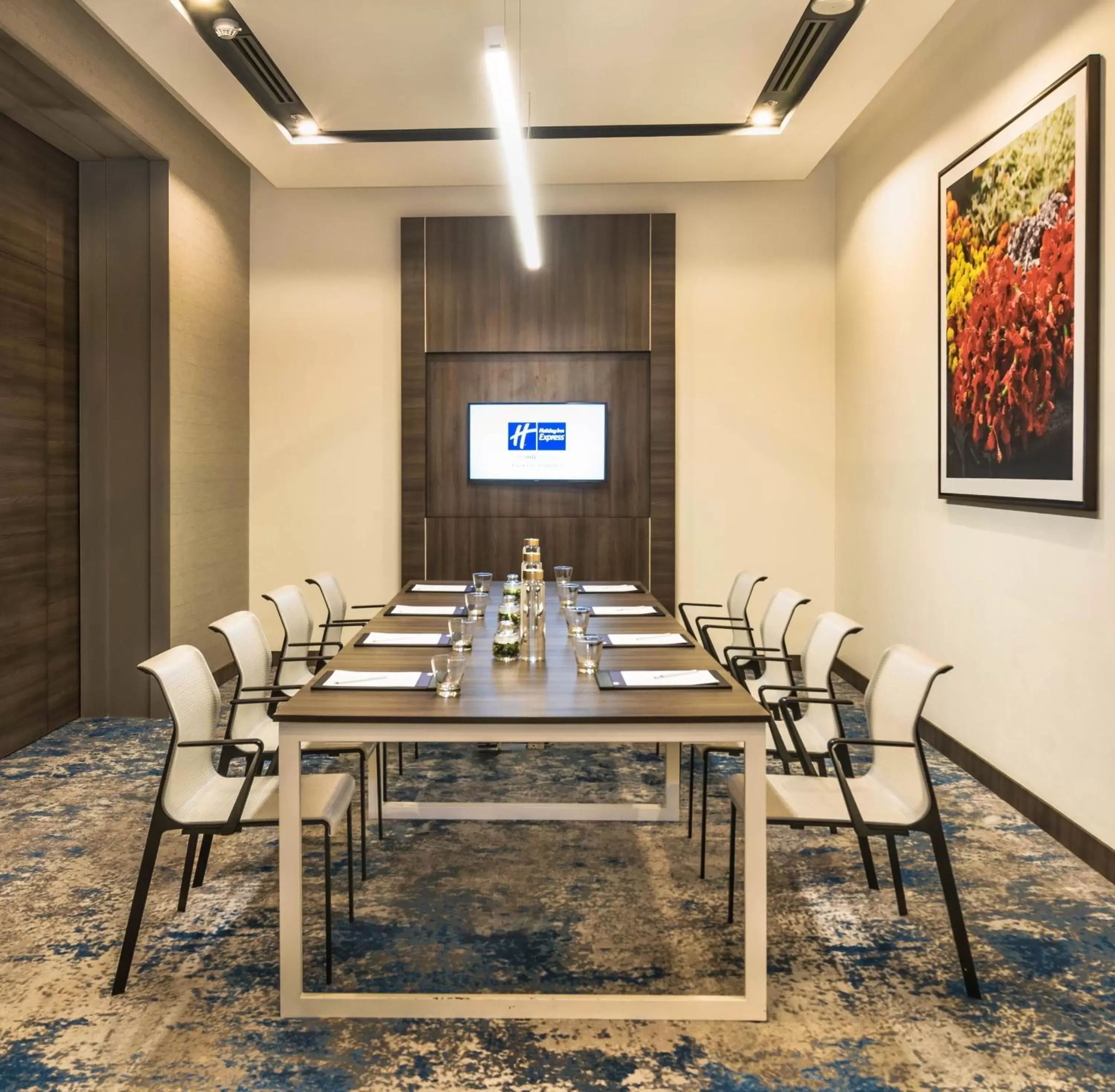 Meeting/conference room in Holiday Inn Express Kolkata Airport, an IHG Hotel