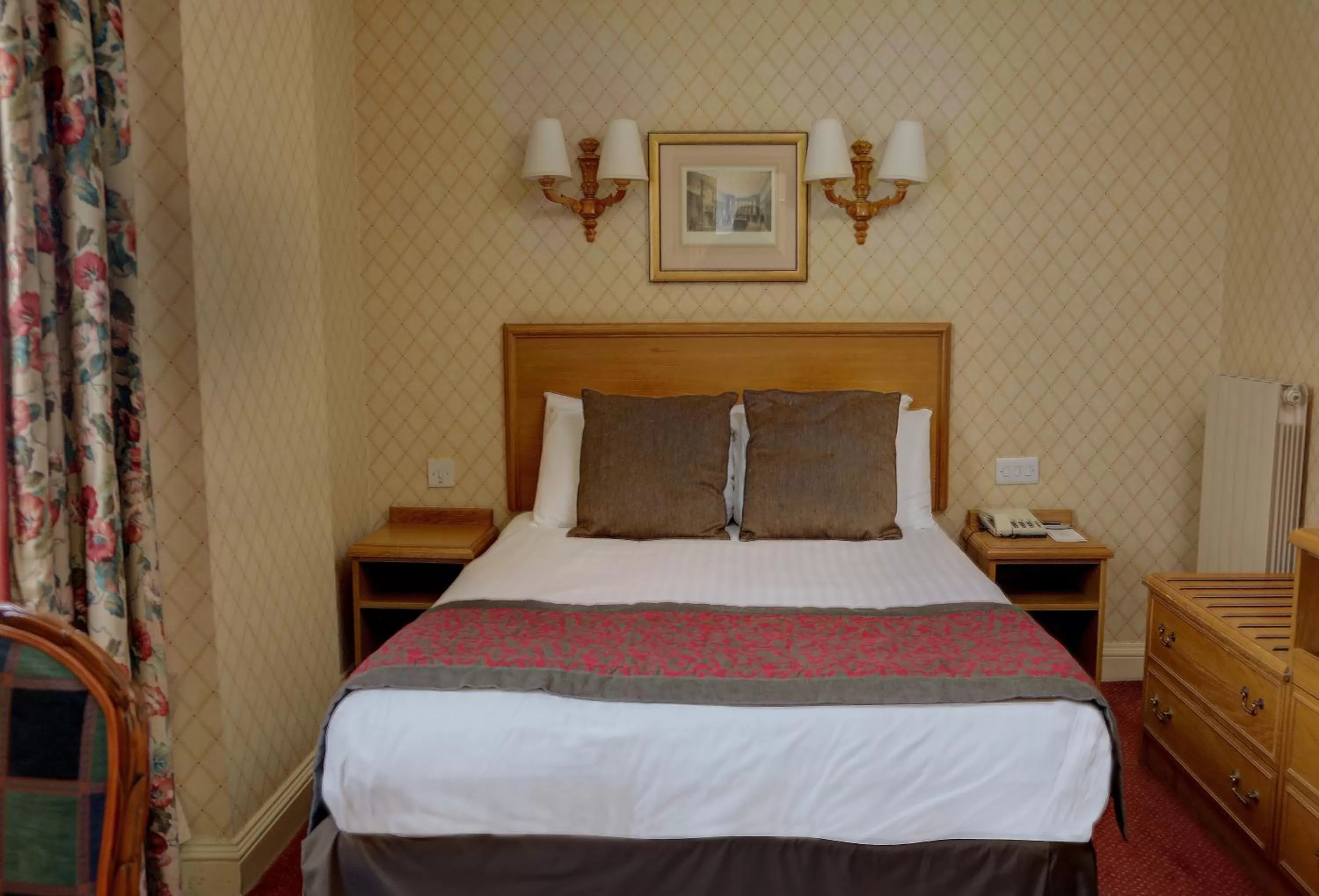 Other, Bed in Crown & Mitre Hotel