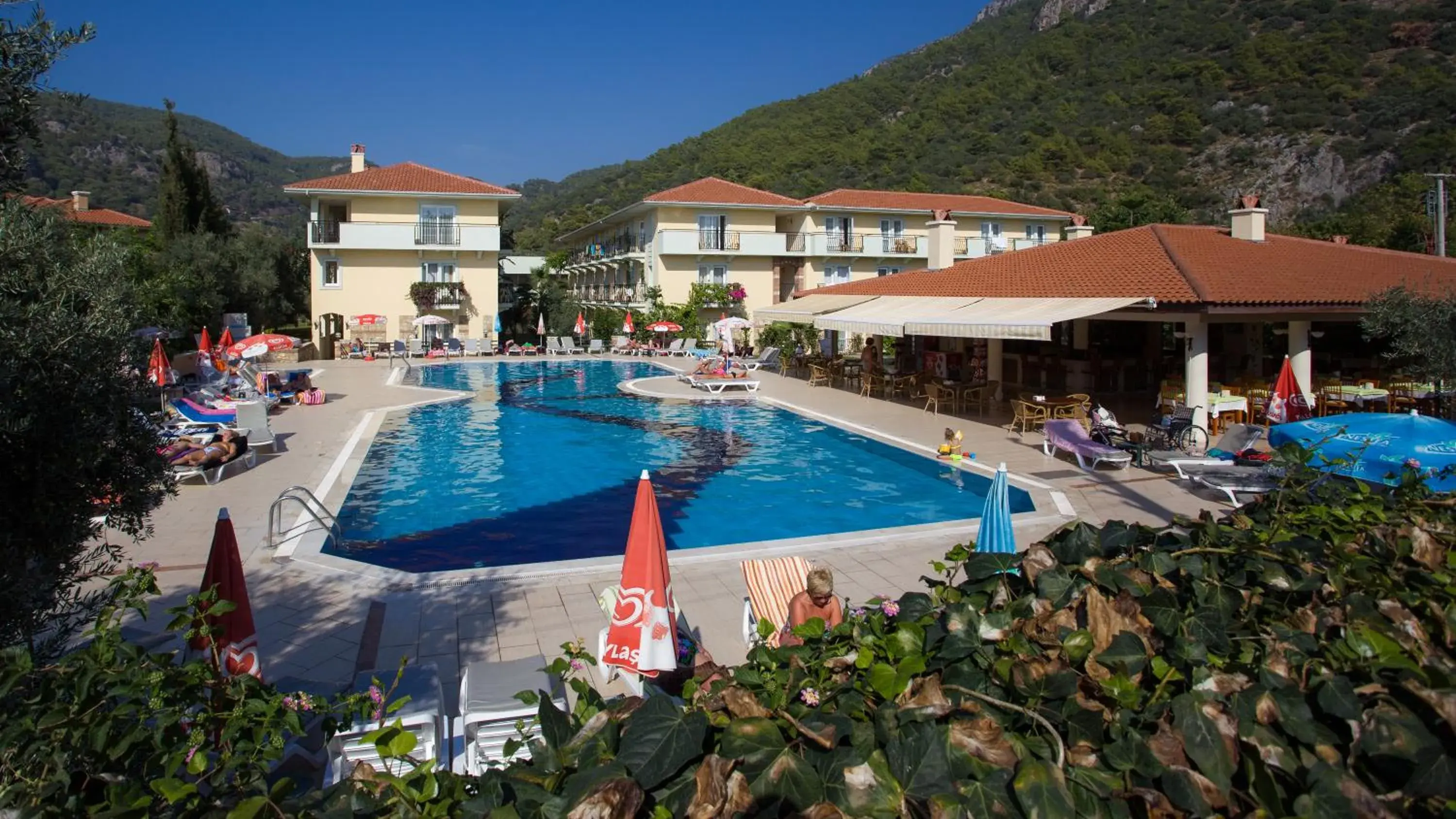 Restaurant/places to eat, Swimming Pool in Mavruka Hotel