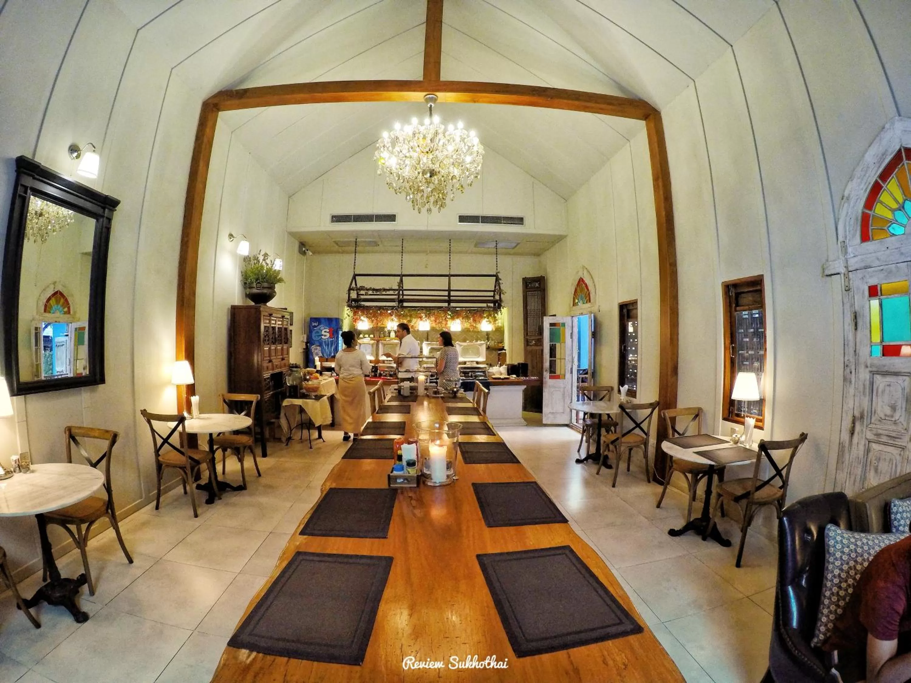 Restaurant/places to eat in Tharaburi Resort