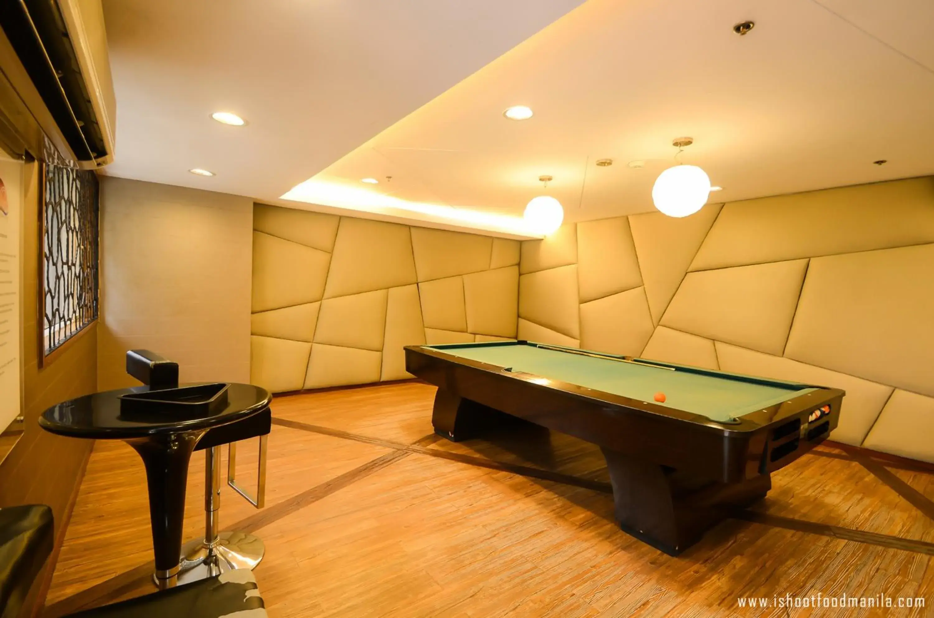 Billiard, Billiards in Extremeli Suites