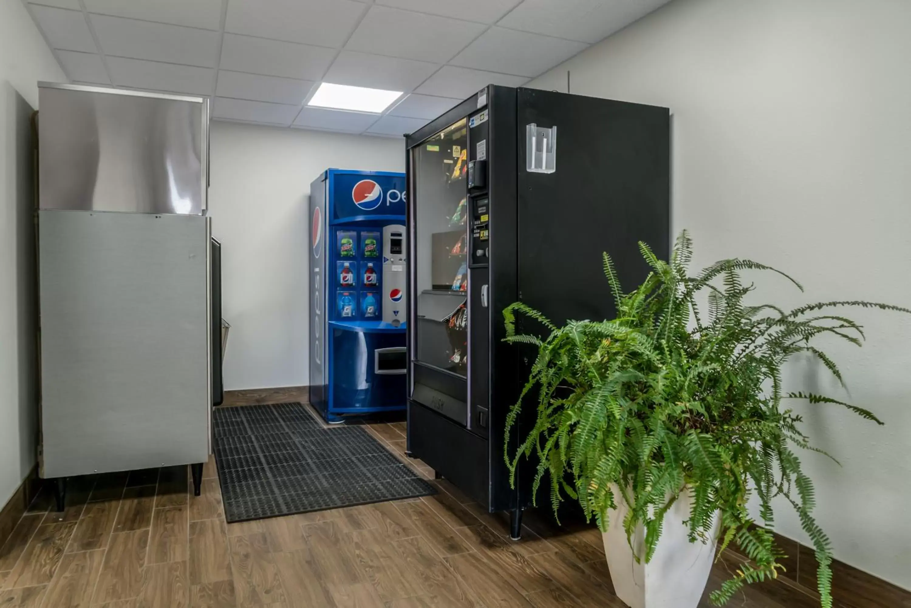 vending machine in Comfort Inn East Oregon