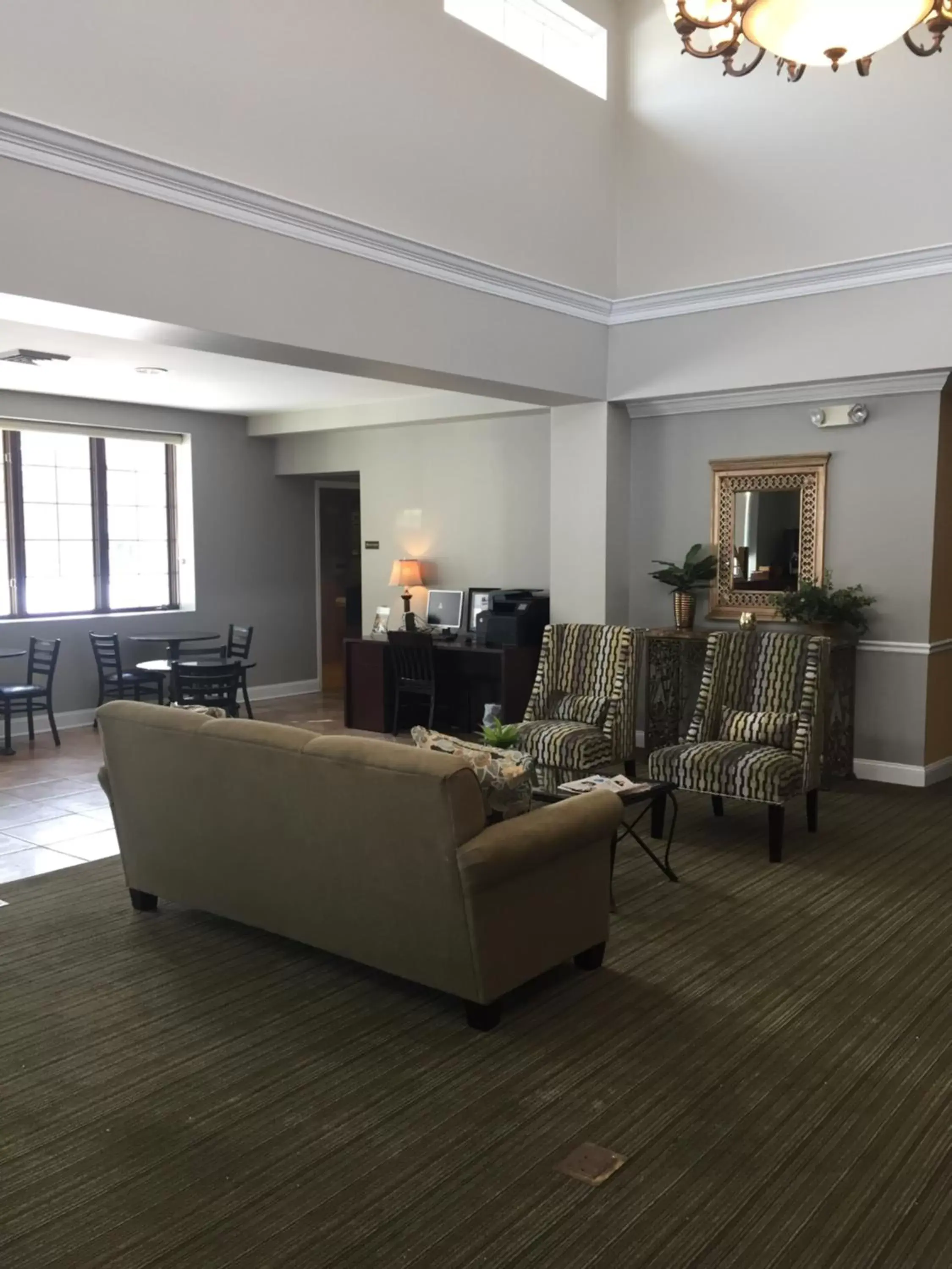 Day, Seating Area in Belvedere Inn Schenectady - Albany