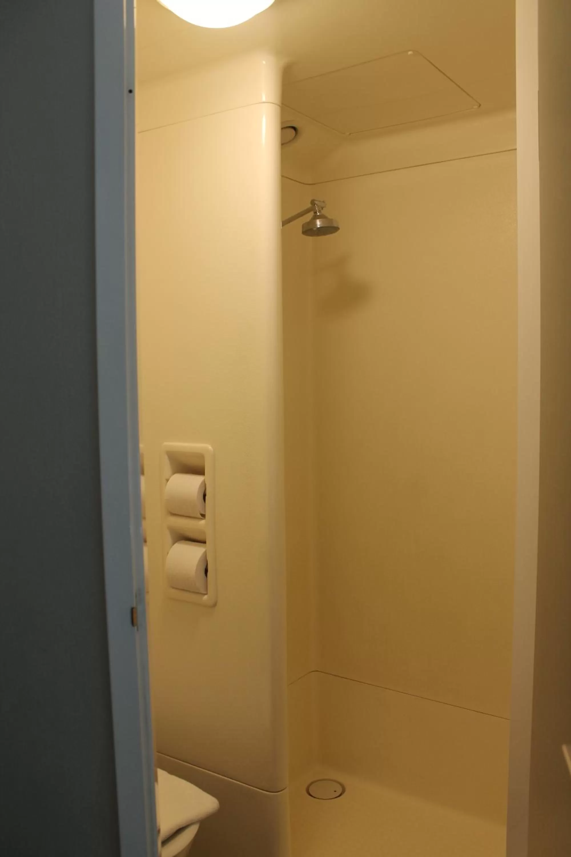 Shower in ibis Budget - Melbourne Airport