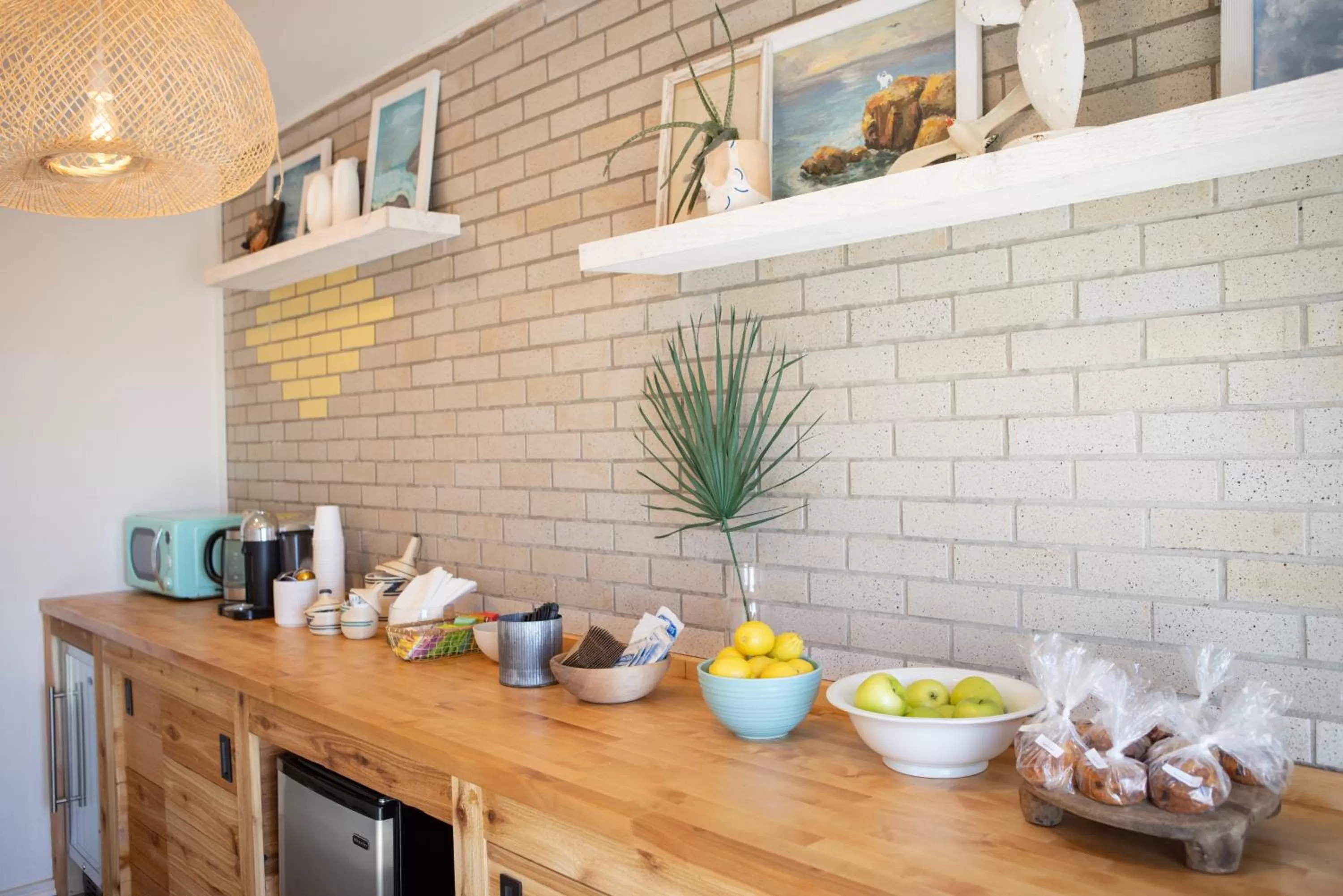 Coffee/tea facilities in The Surfside Hotel