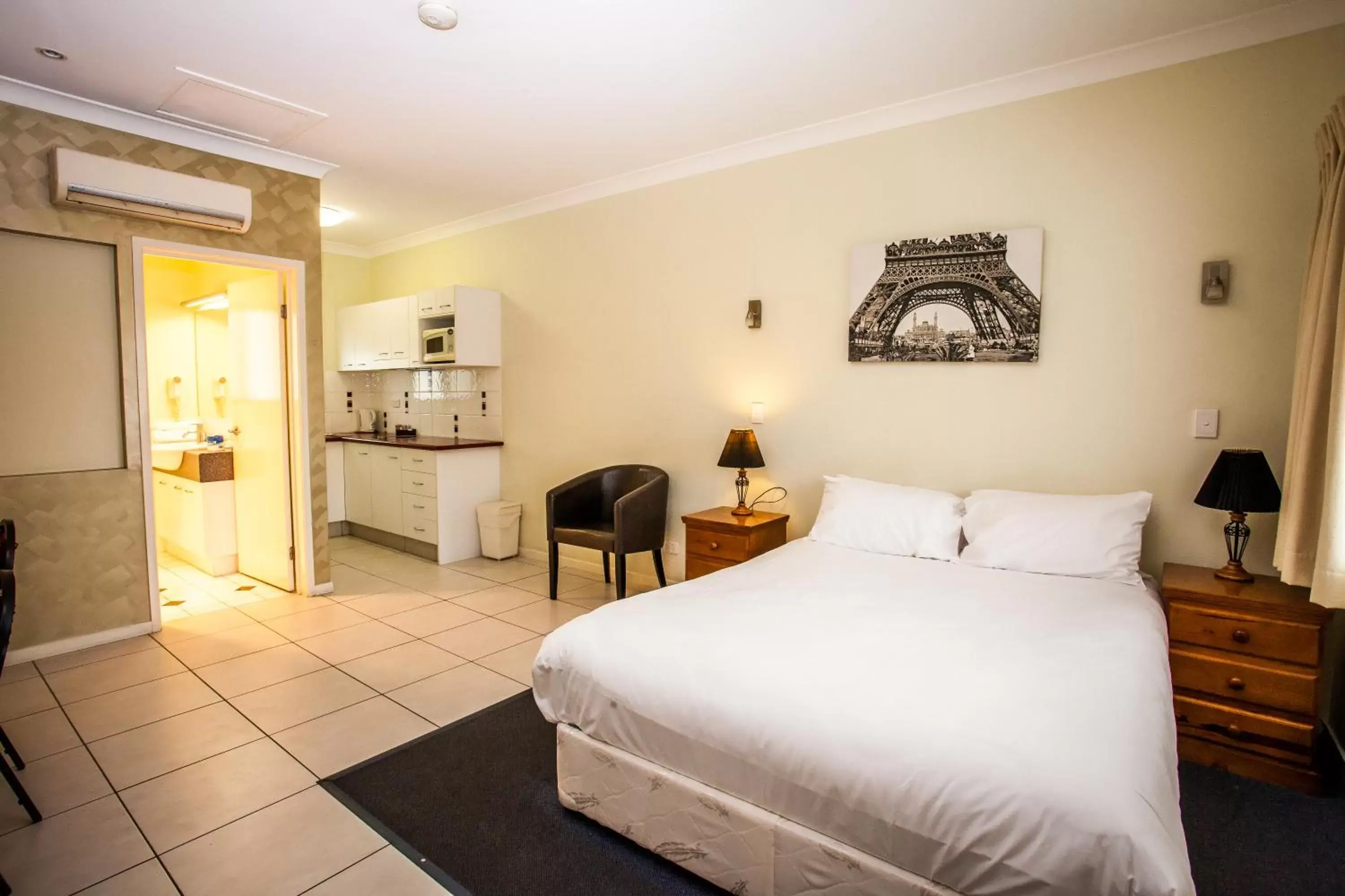 Executive Studio in Darra Motel & Conference Centre Executive Studio in Darra Motel & Conference Centre