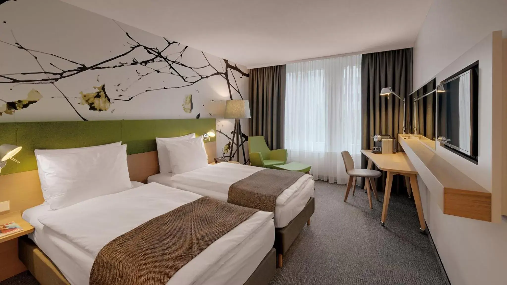 Photo of the whole room, Bed in Holiday Inn Frankfurt - Alte Oper, an IHG Hotel