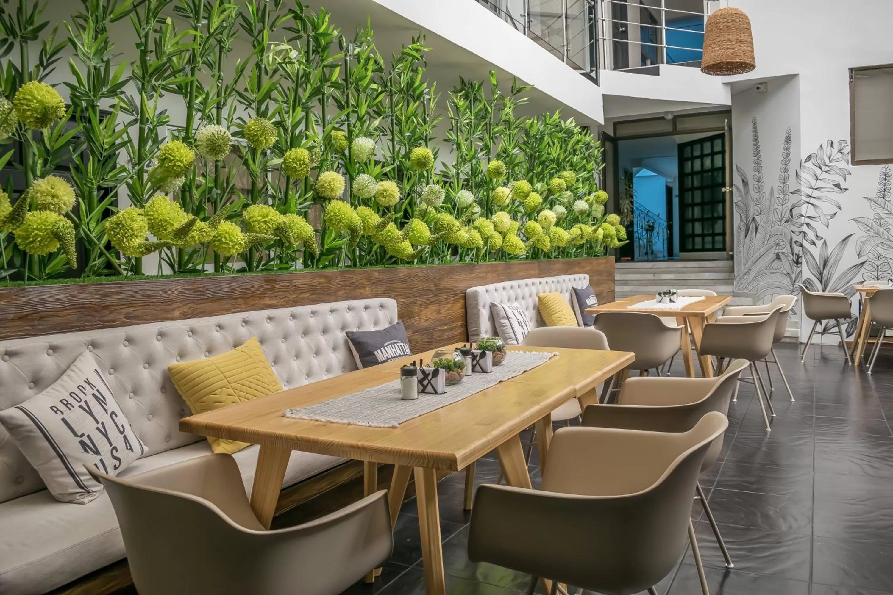 Restaurant/places to eat in Hotel Montes De La Castellana