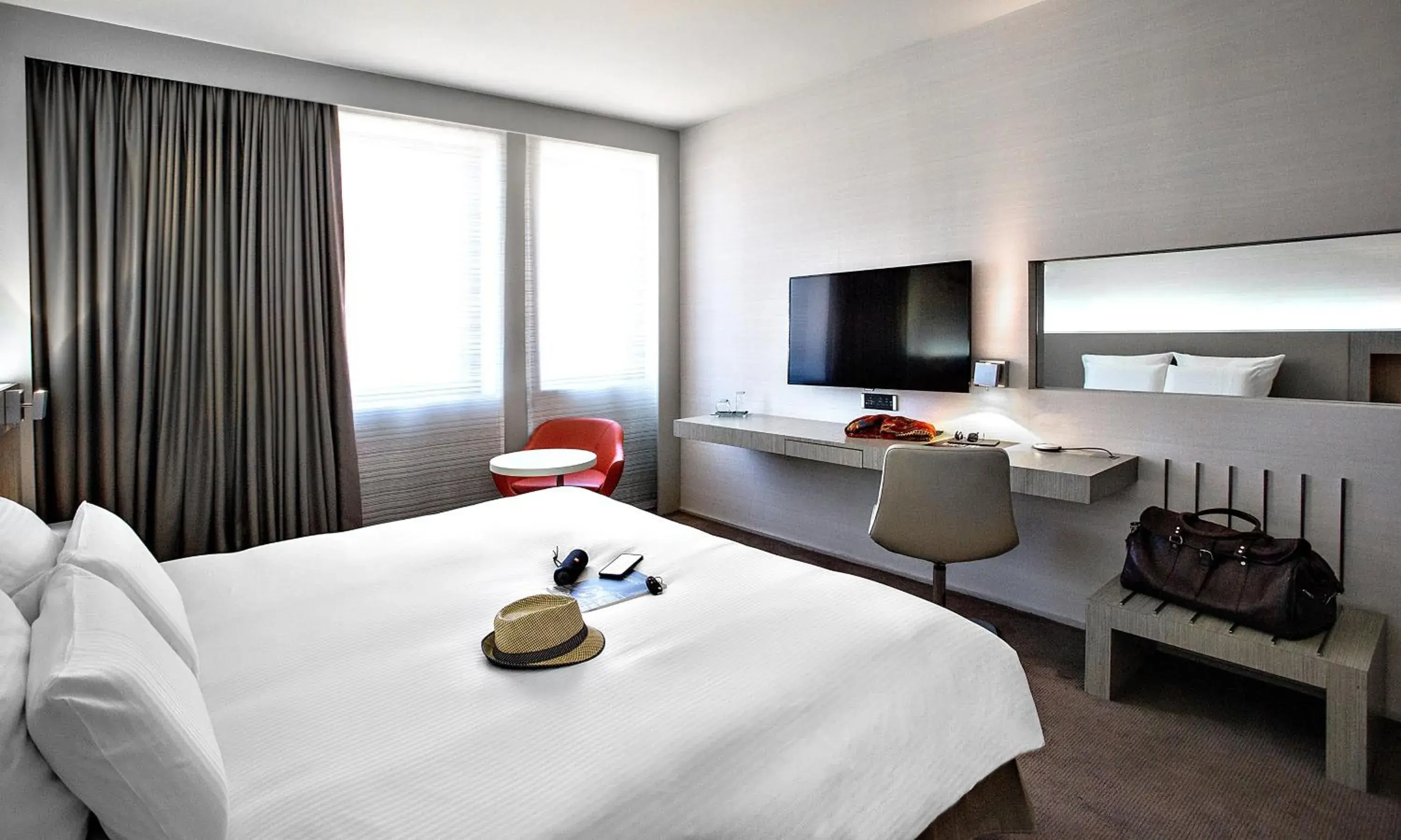 Photo of the whole room, Bed in Pullman Toulouse Centre Ramblas