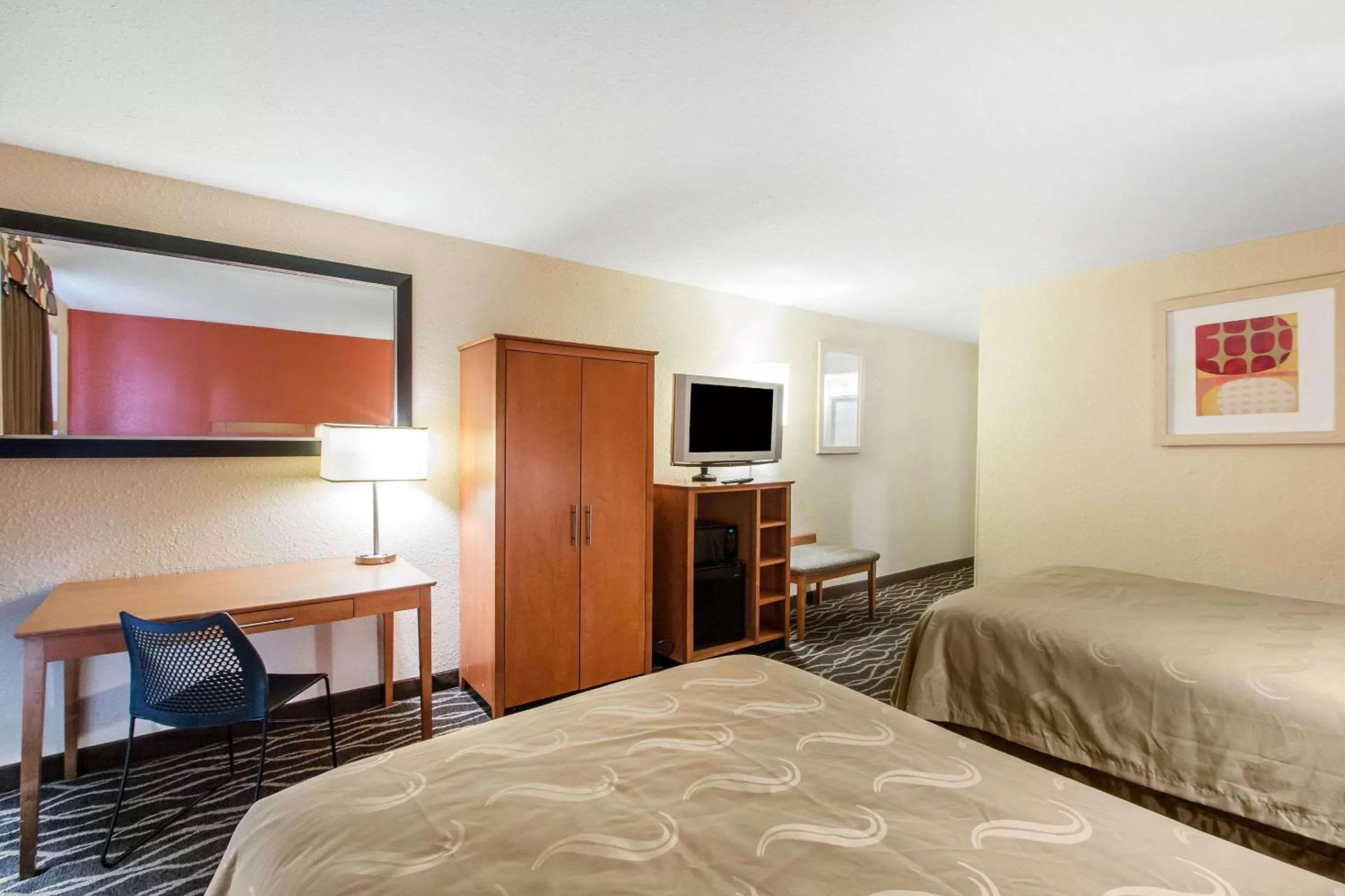 Photo of the whole room, Bed in Quality Inn & Suites I-35 near Frost Bank Center