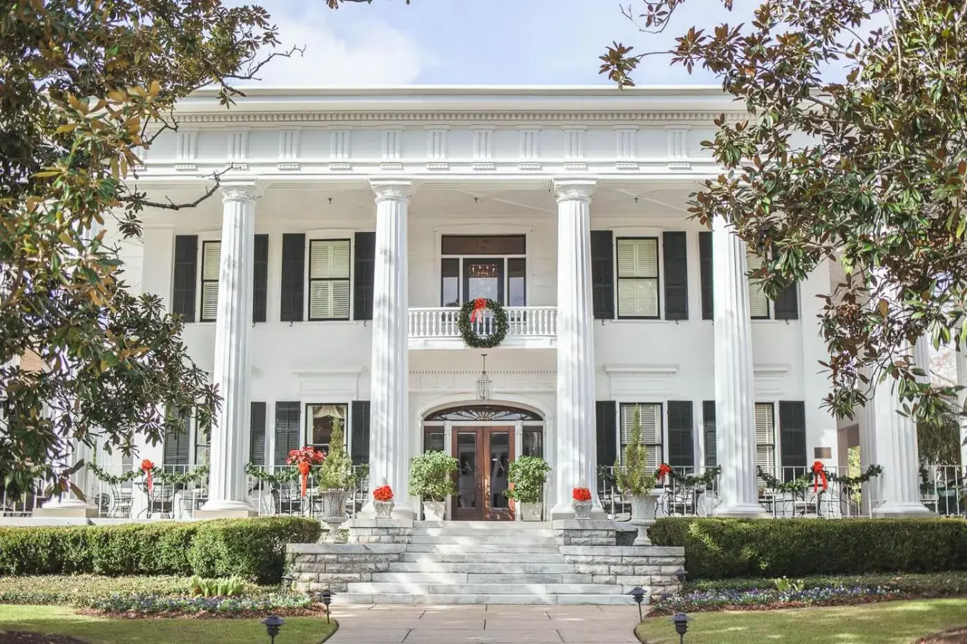 Property building in 1842 Inn Property building in 1842 Inn