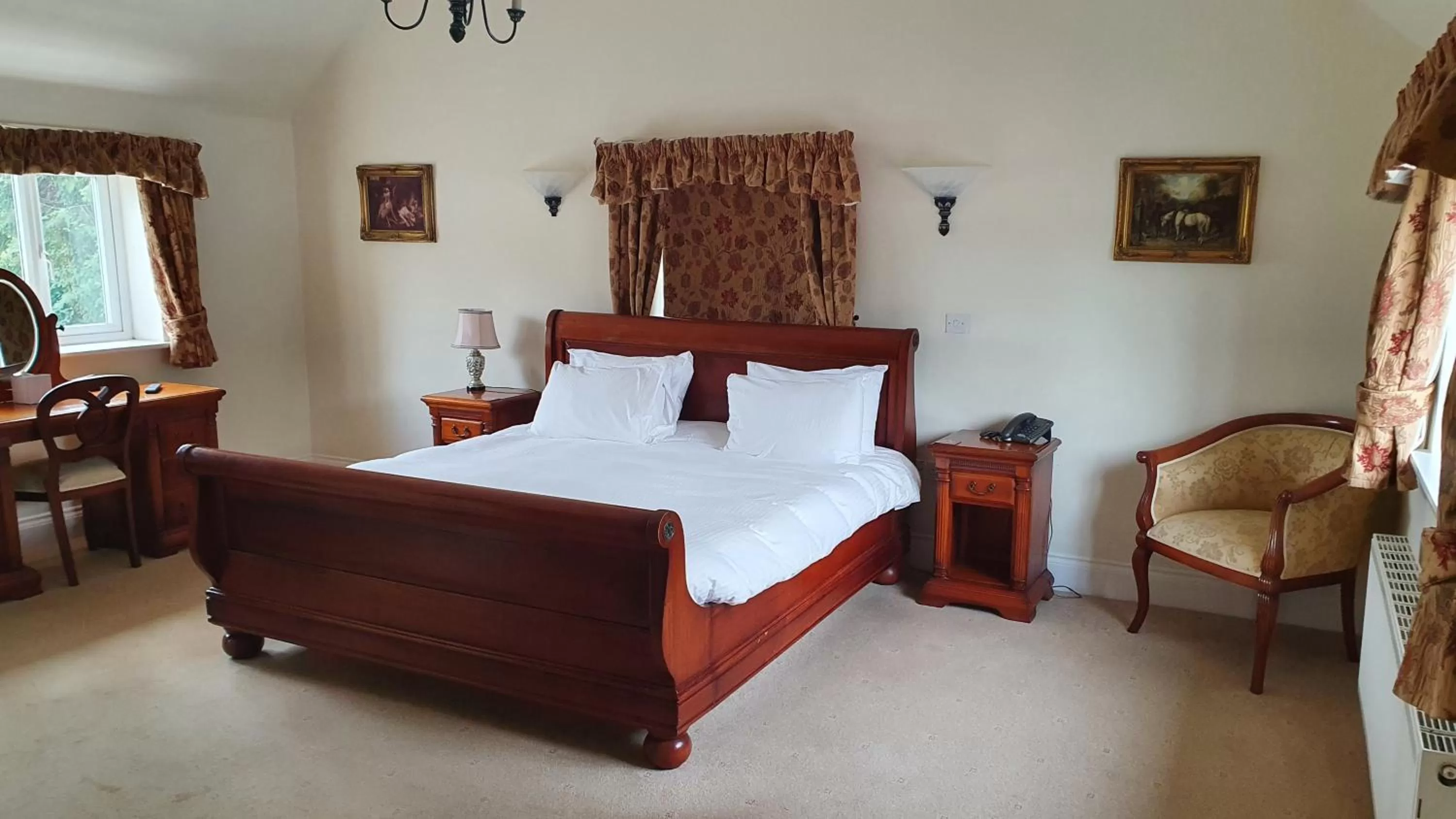 Bedroom, Bed in The Down Inn