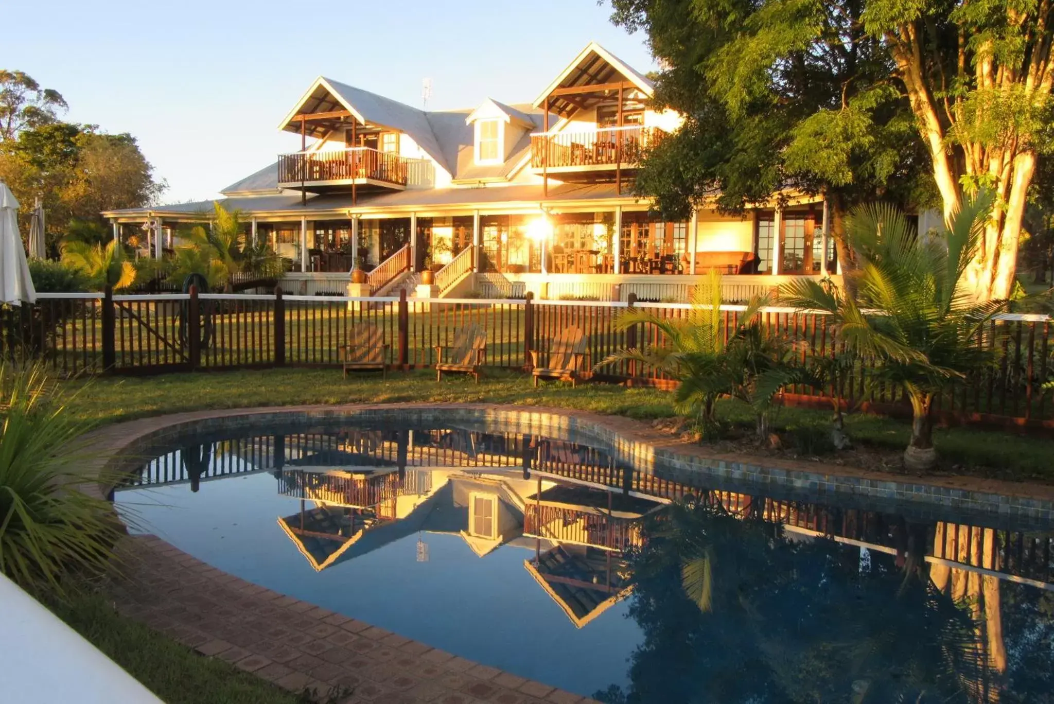 Sunrise, Swimming Pool in Clarence River Bed & Breakfast