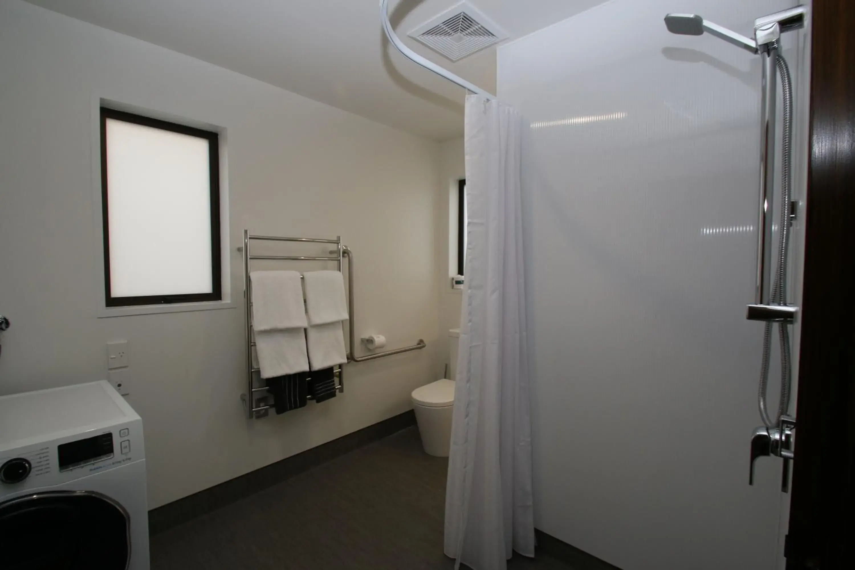 Toilet, Bathroom in Dunedin Motel and Villas