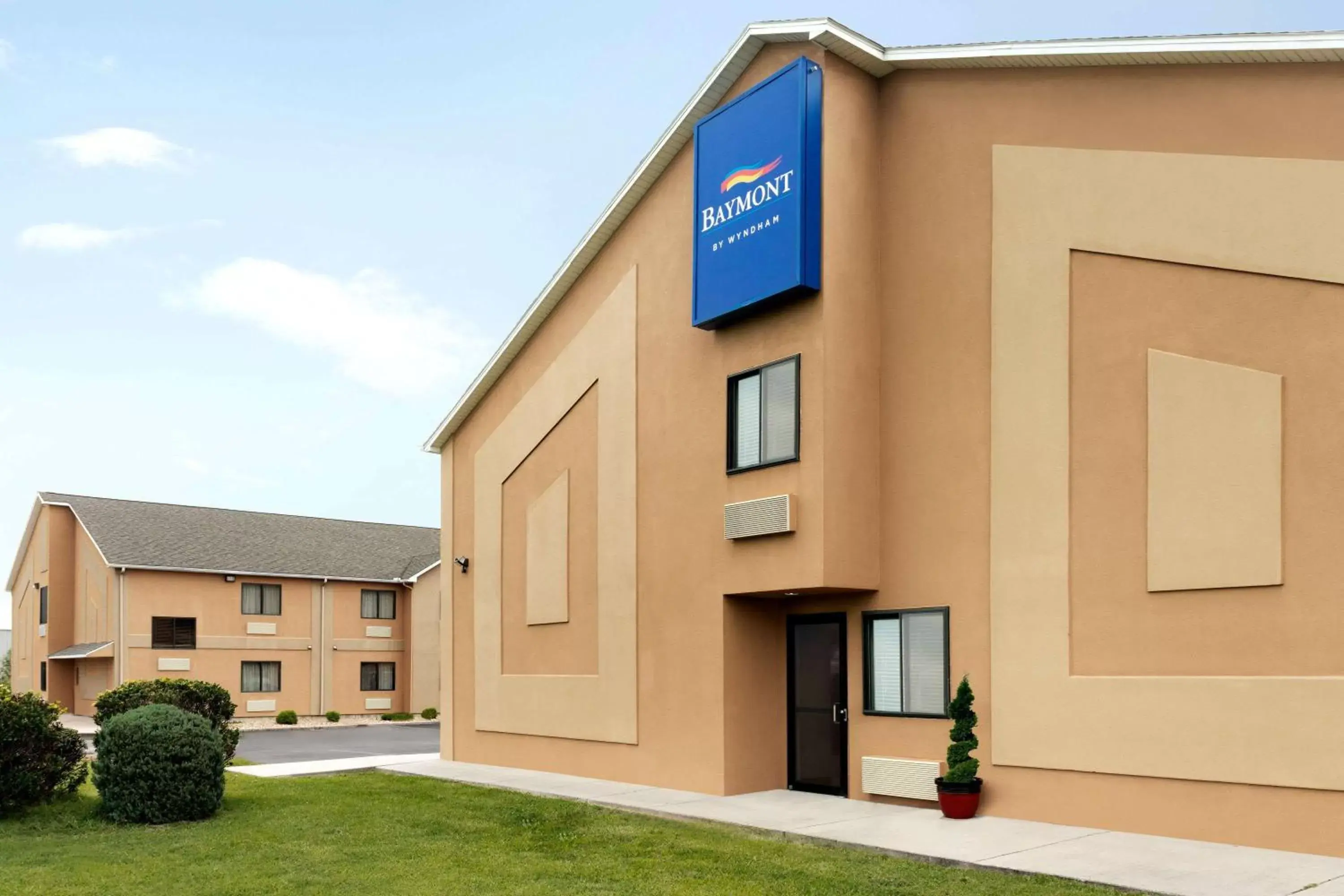 Property Building in Travelodge by Wyndham Dexter