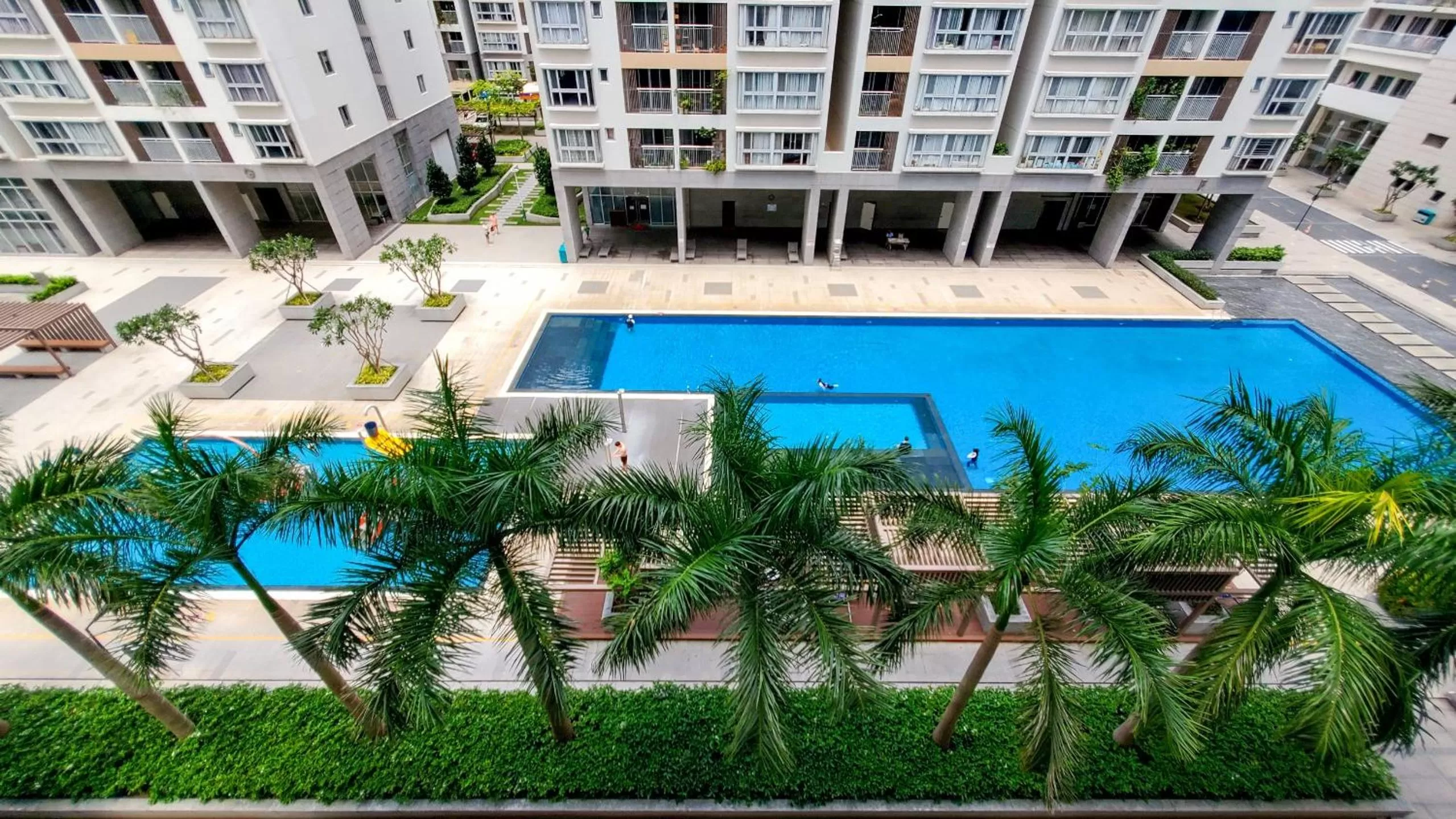 Property building in Scenic Valley Suite