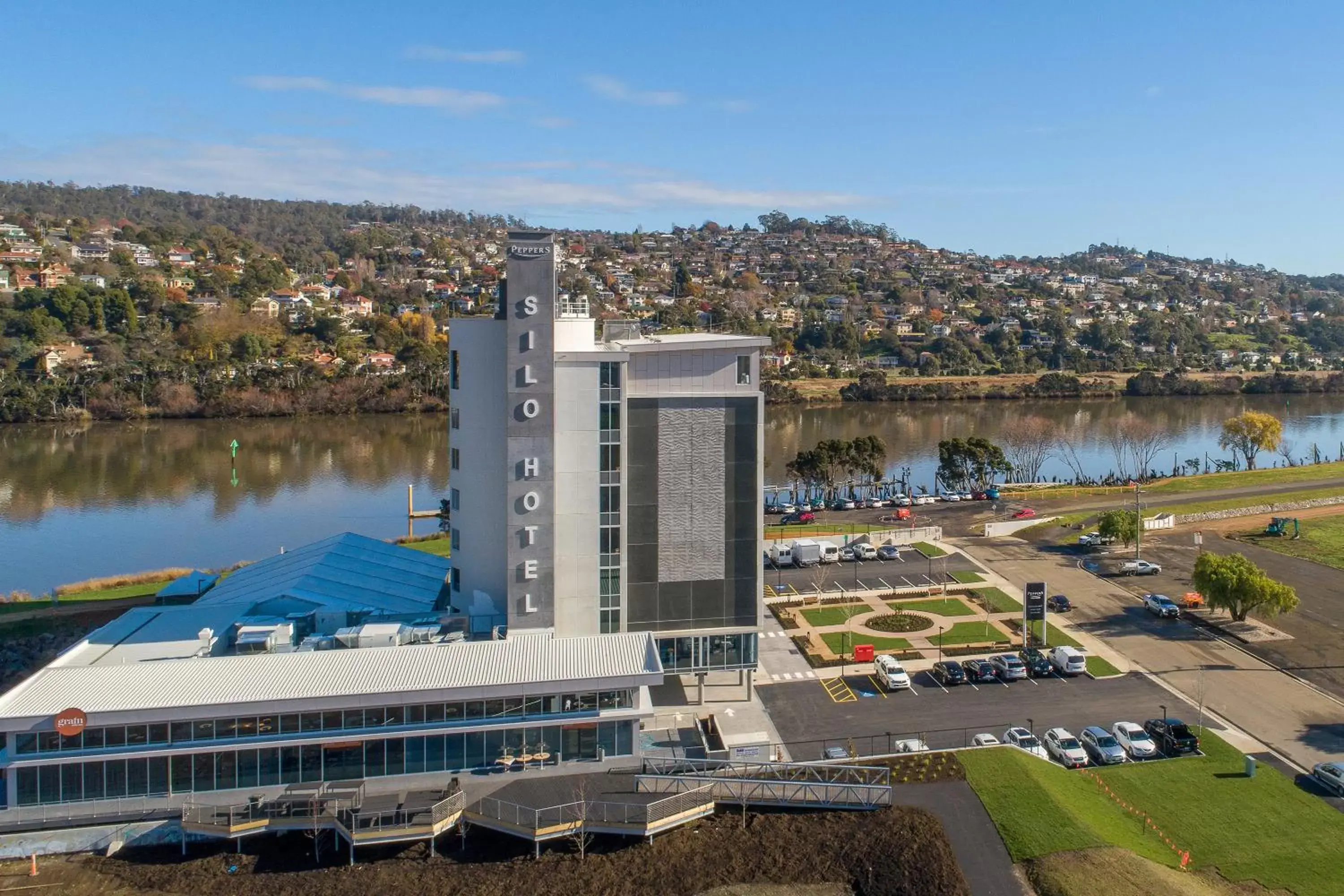 Bird's eye view, Bird's-eye View in Peppers Silo