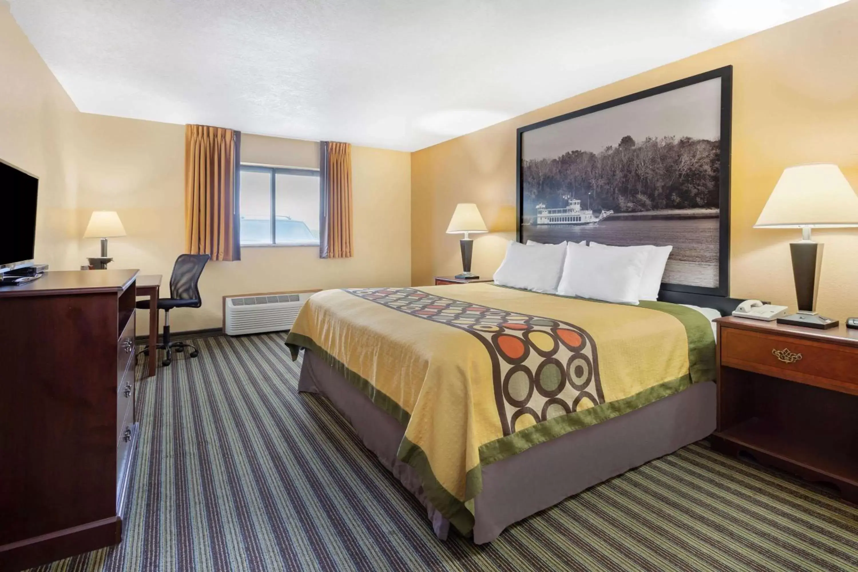 Photo of the whole room, Bed in Super 8 by Wyndham Iowa Falls