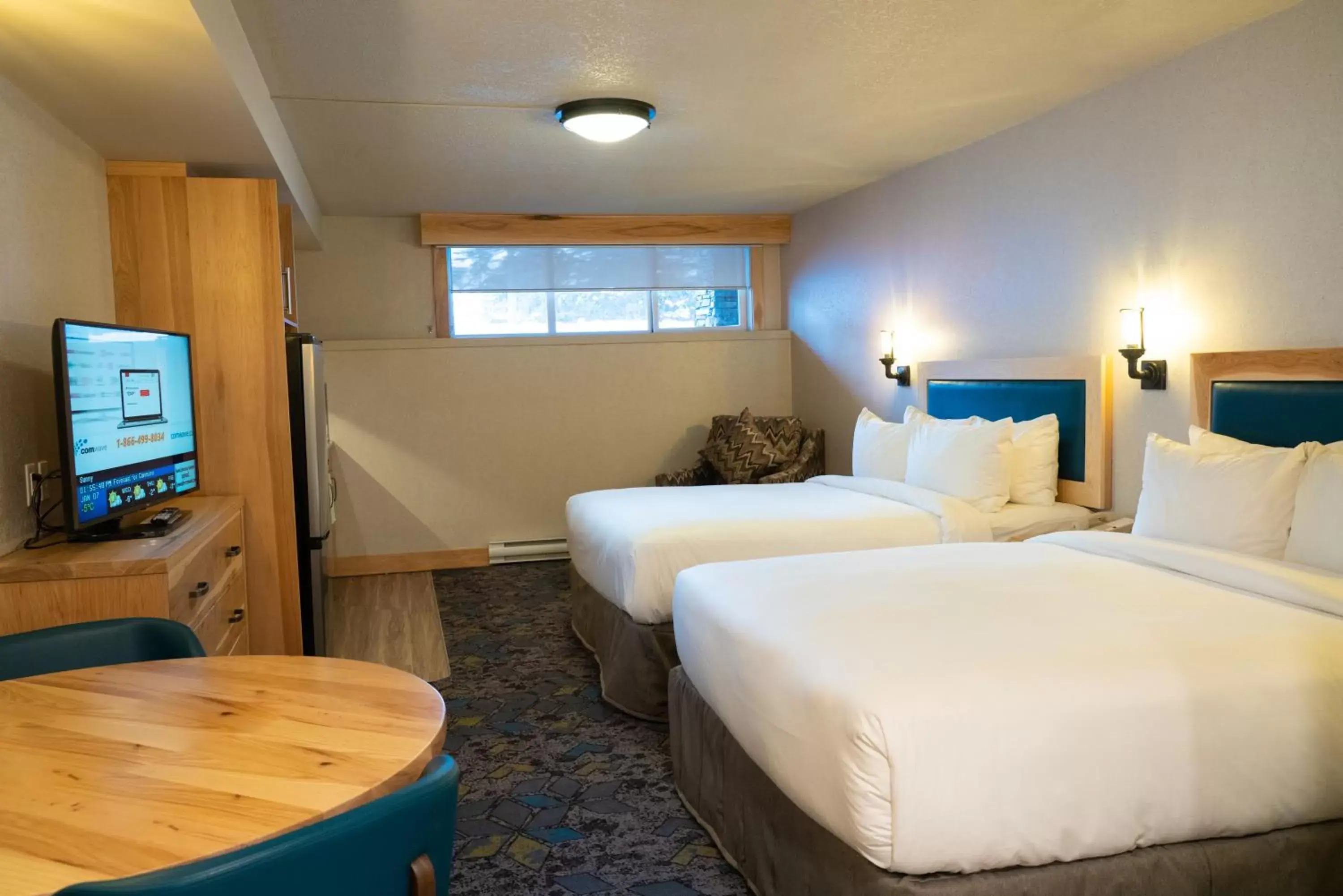 Bedroom, Bed in Tunnel Mountain Resort