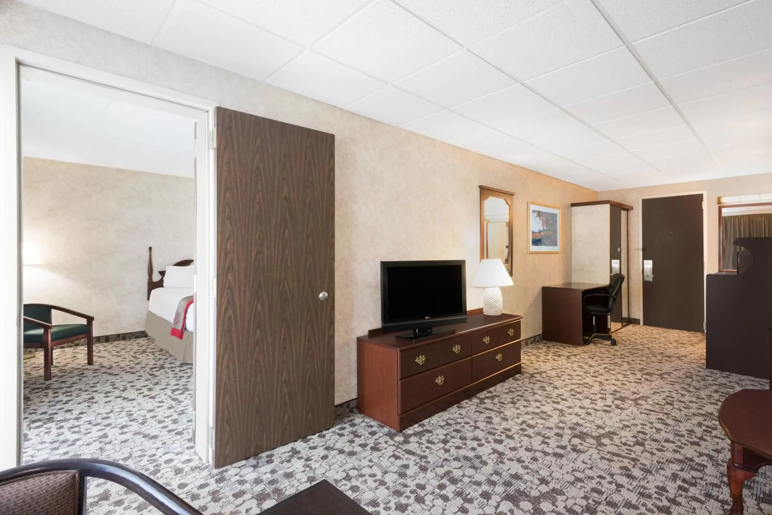 Photo of the whole room, TV/Entertainment Center in Ramada Plaza by Wyndham Portland