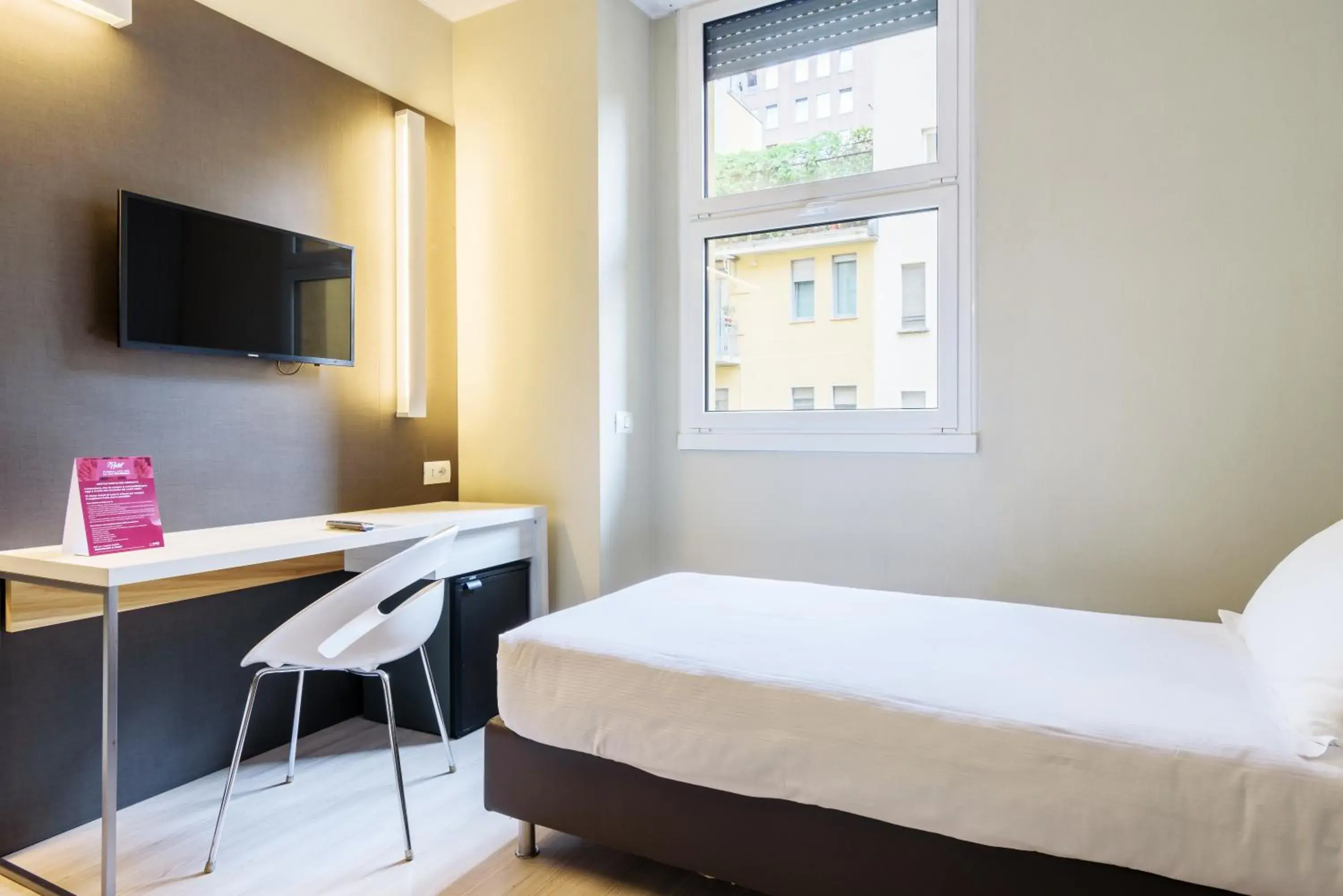 Bedroom, Bed in B&B Hotel Milano Aosta