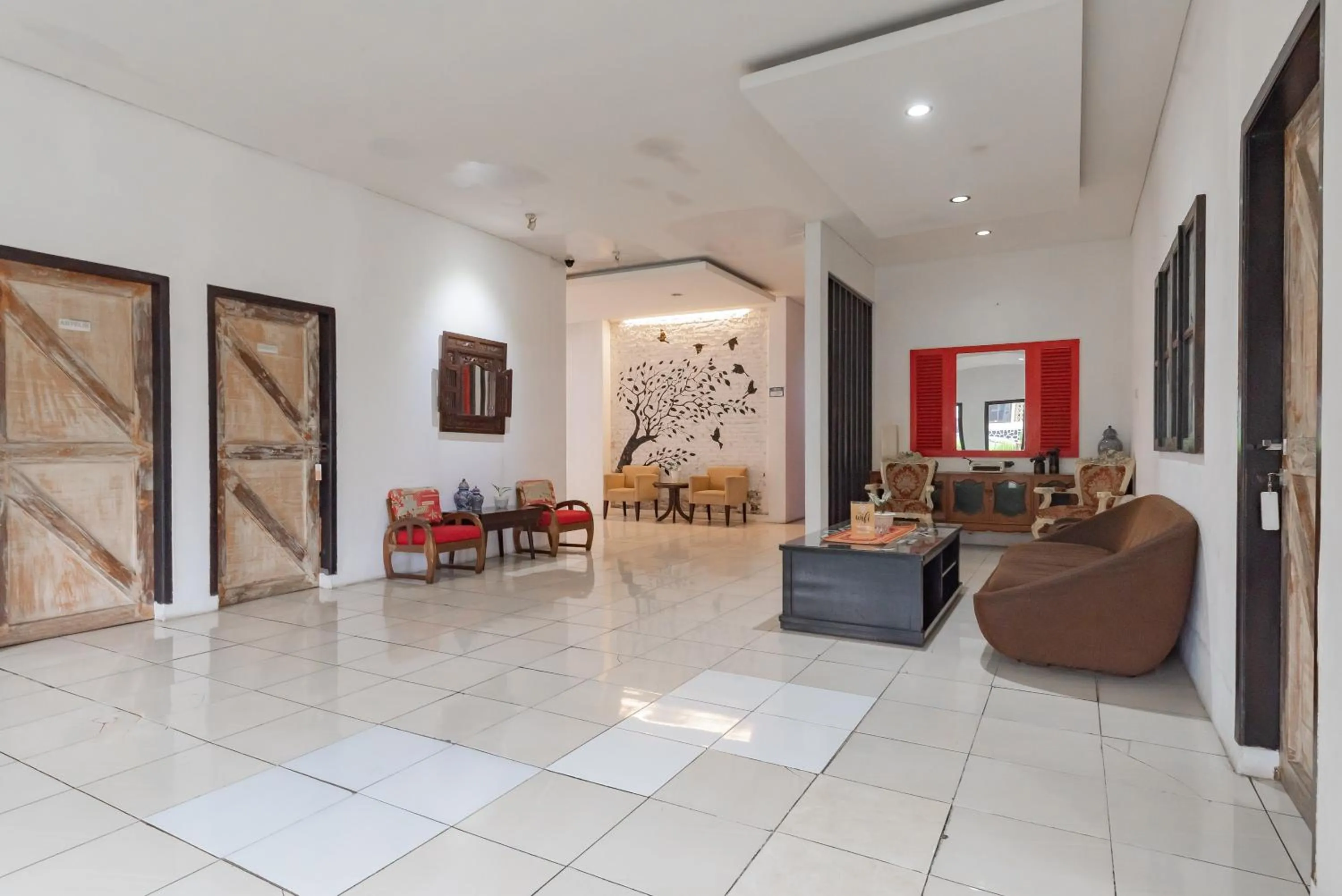 Seating area in RedDoorz near Taman Kota Lapang Merdeka Sukabumi