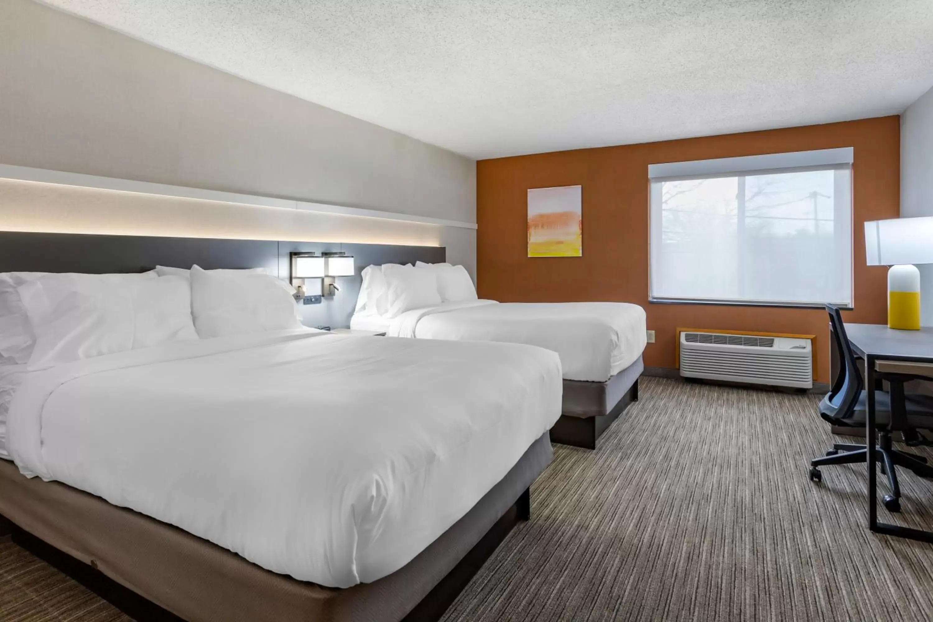 Photo of the whole room, Bed in Comfort Inn Paramus - Hackensack