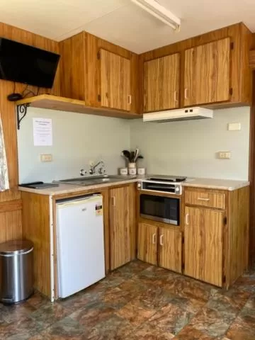 Kitchen/Kitchenette in Lunar Cabins