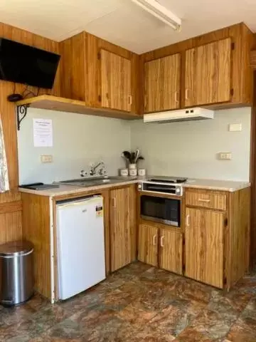 Kitchen/Kitchenette in Lunar Cabins